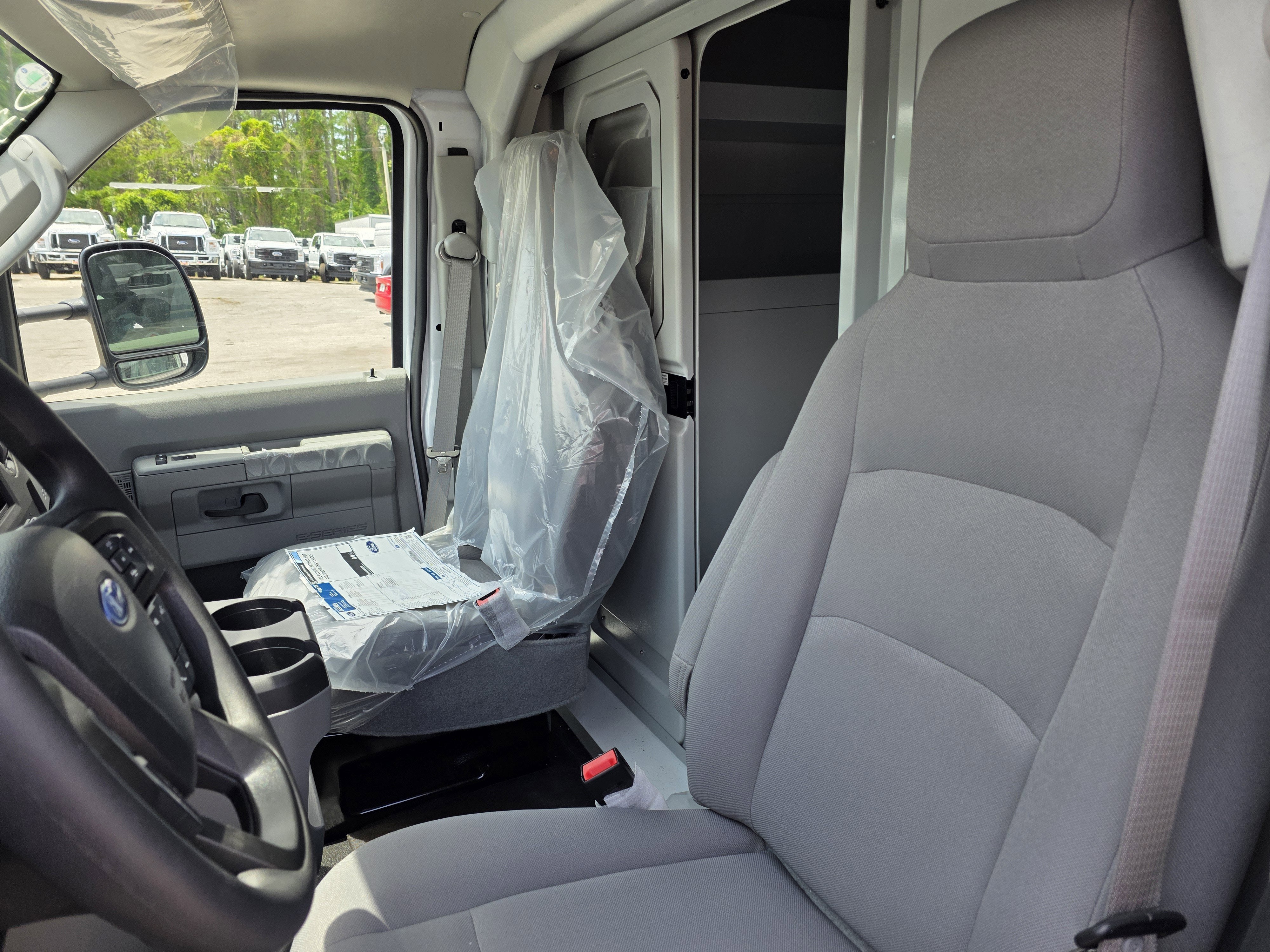 2025 Ford E-350 Standard