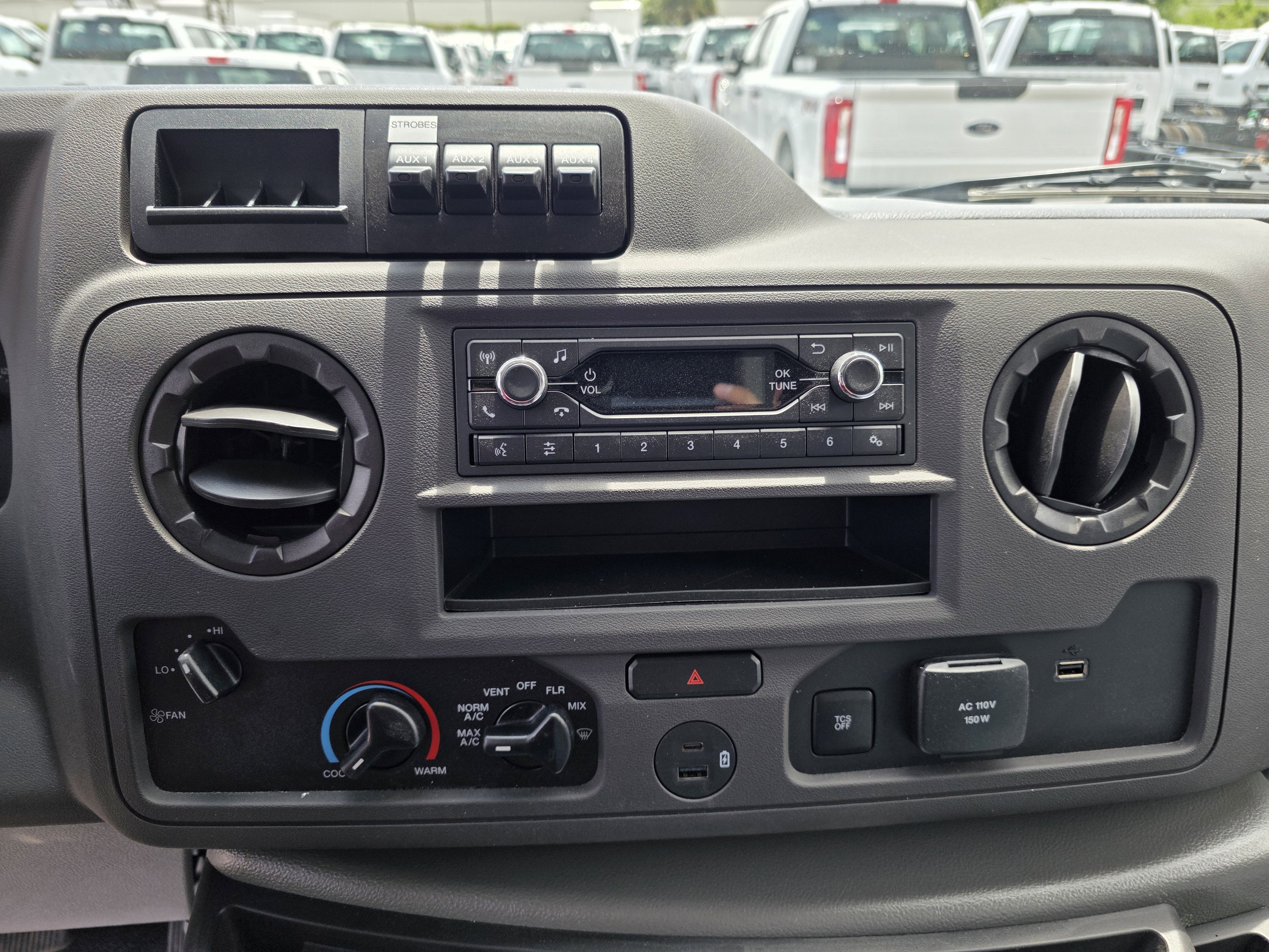 2025 Ford E-350 Standard