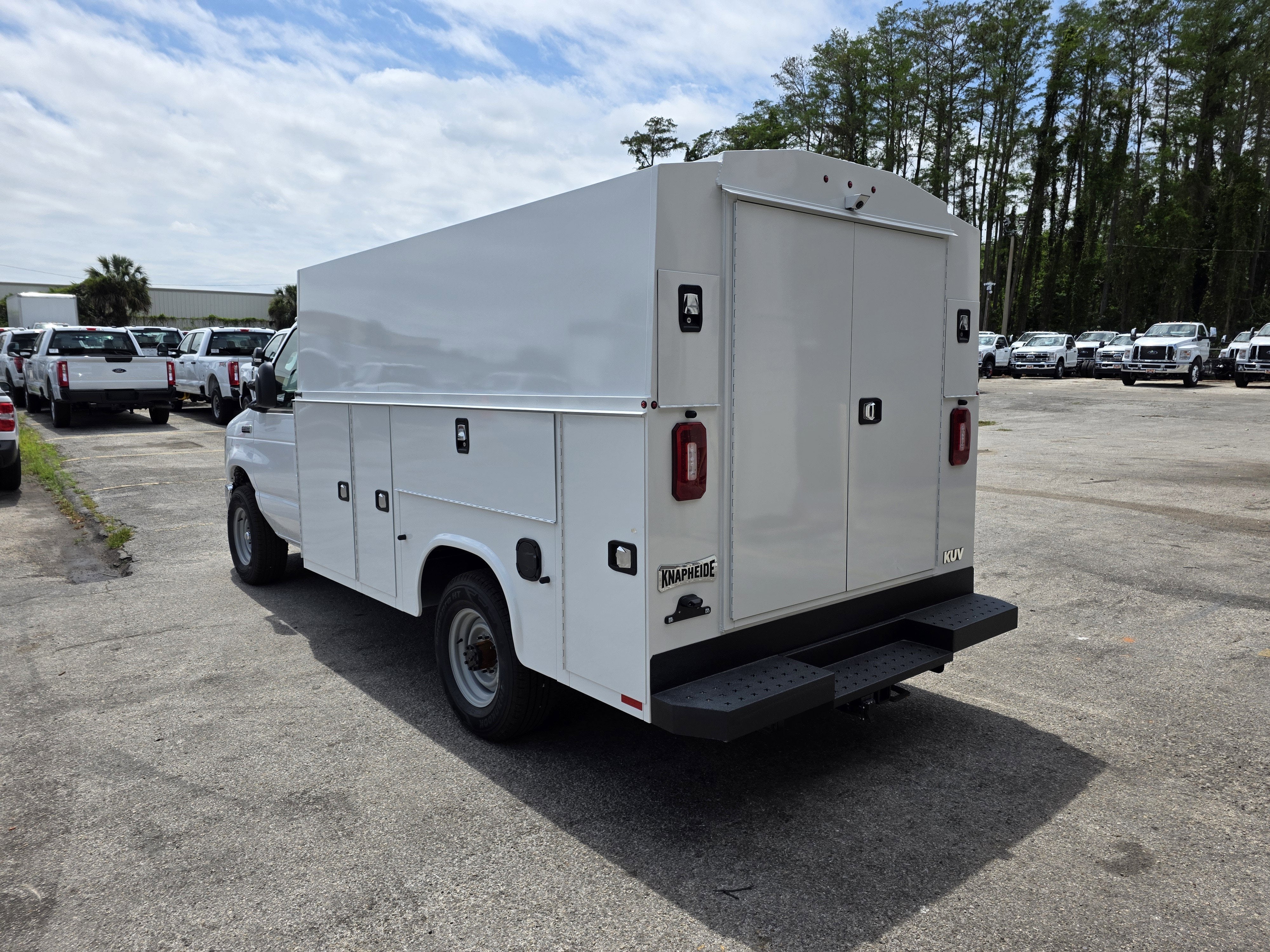 2025 Ford E-350 Standard