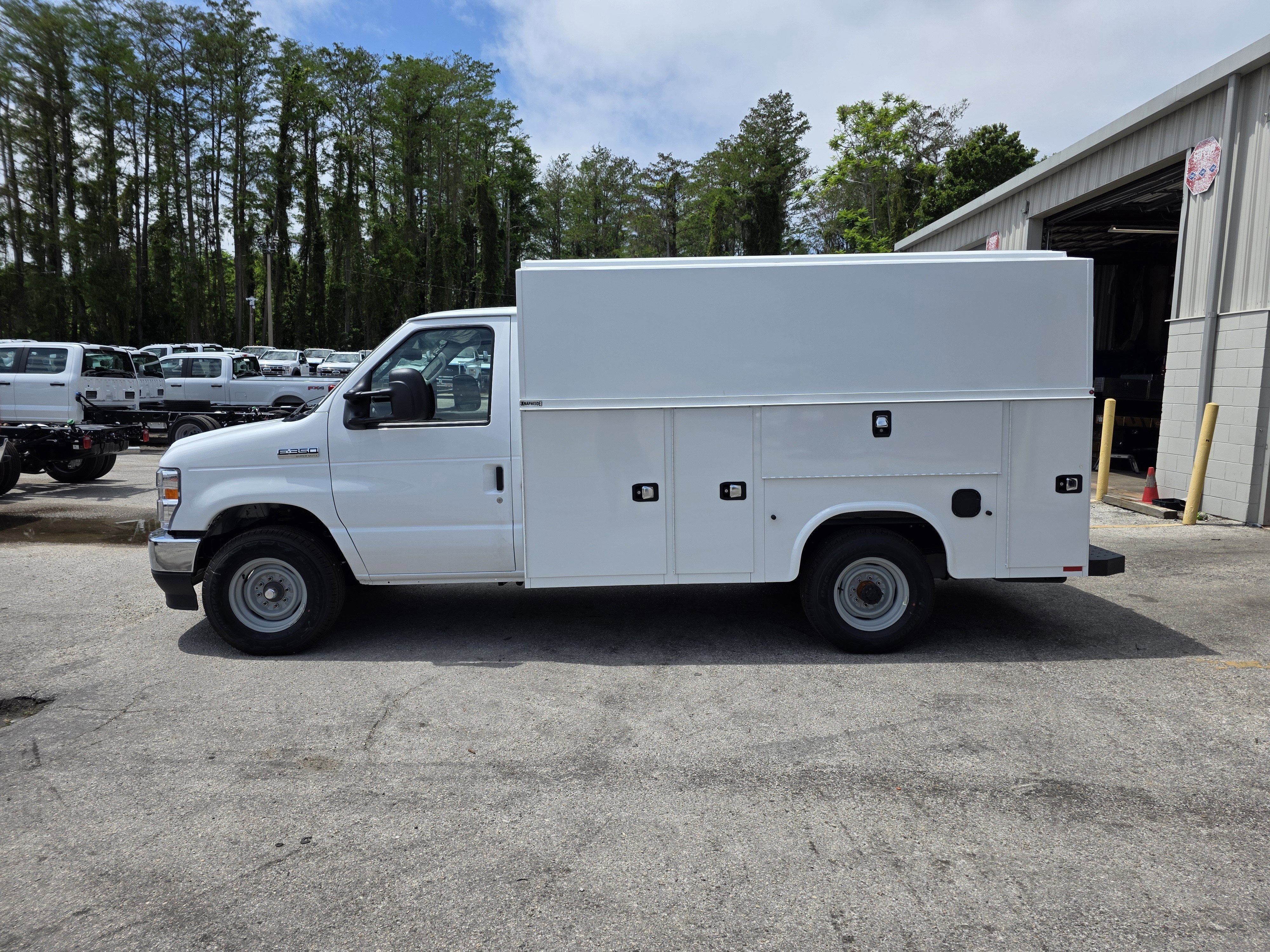 2025 Ford E-350 Standard