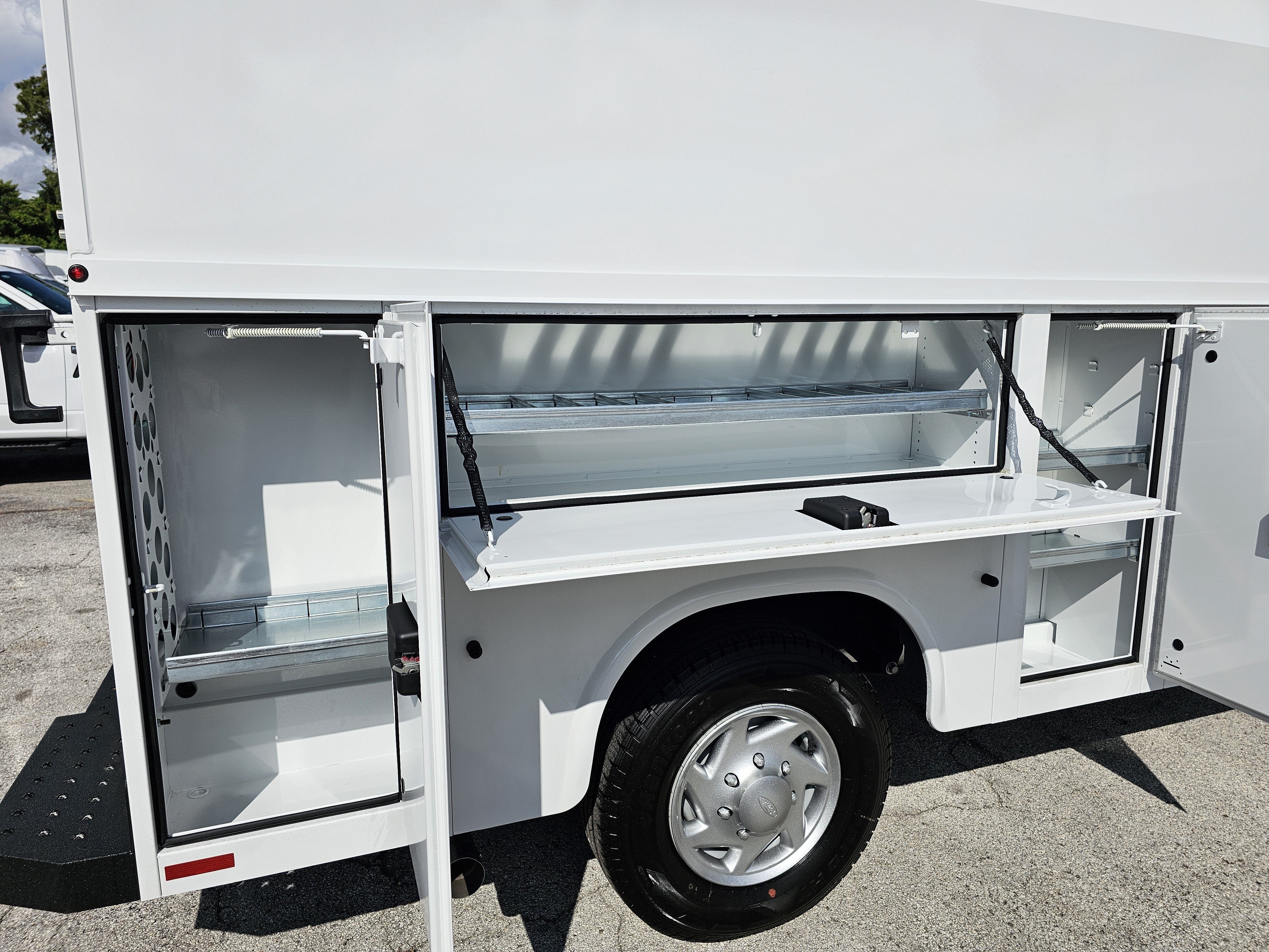 2027 Ford E-350 Standard