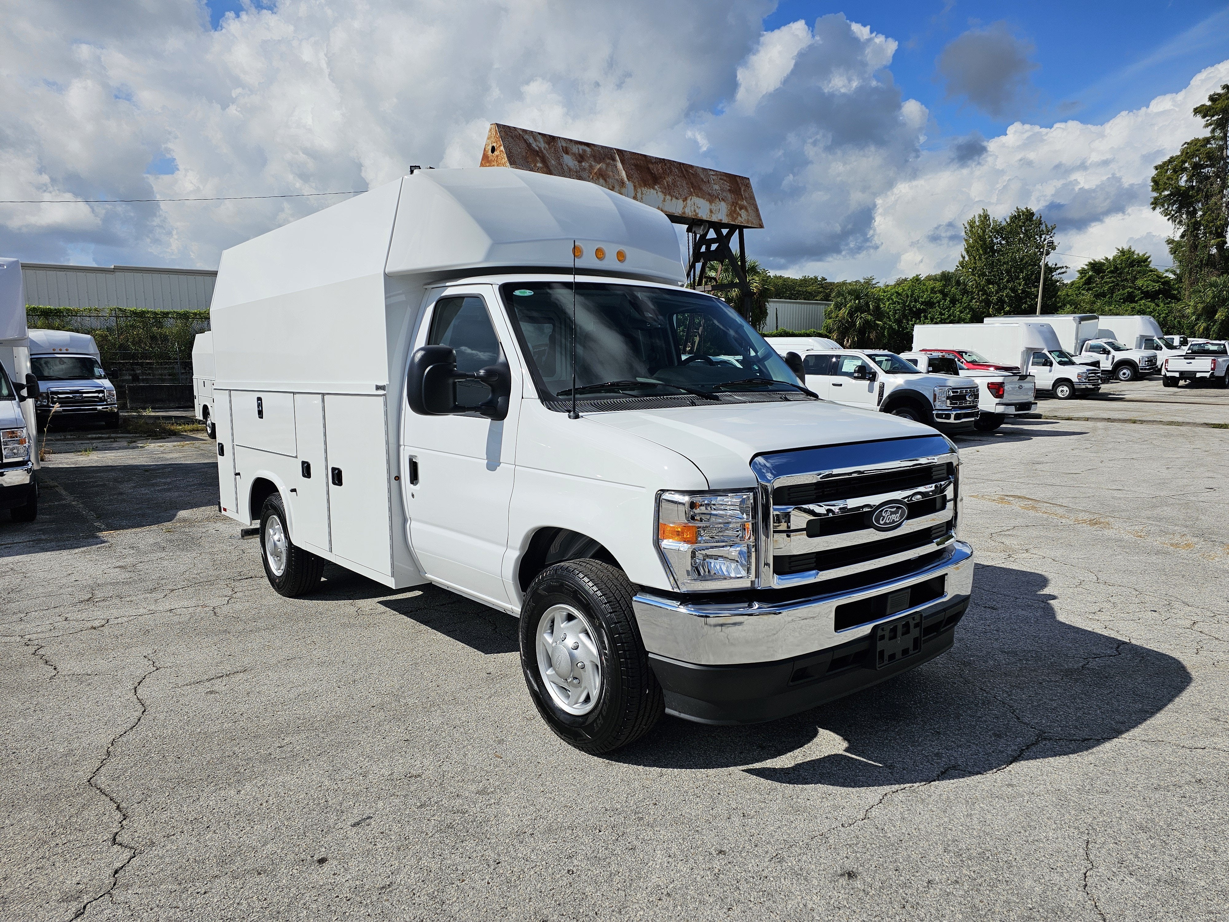 2027 Ford E-350 Standard