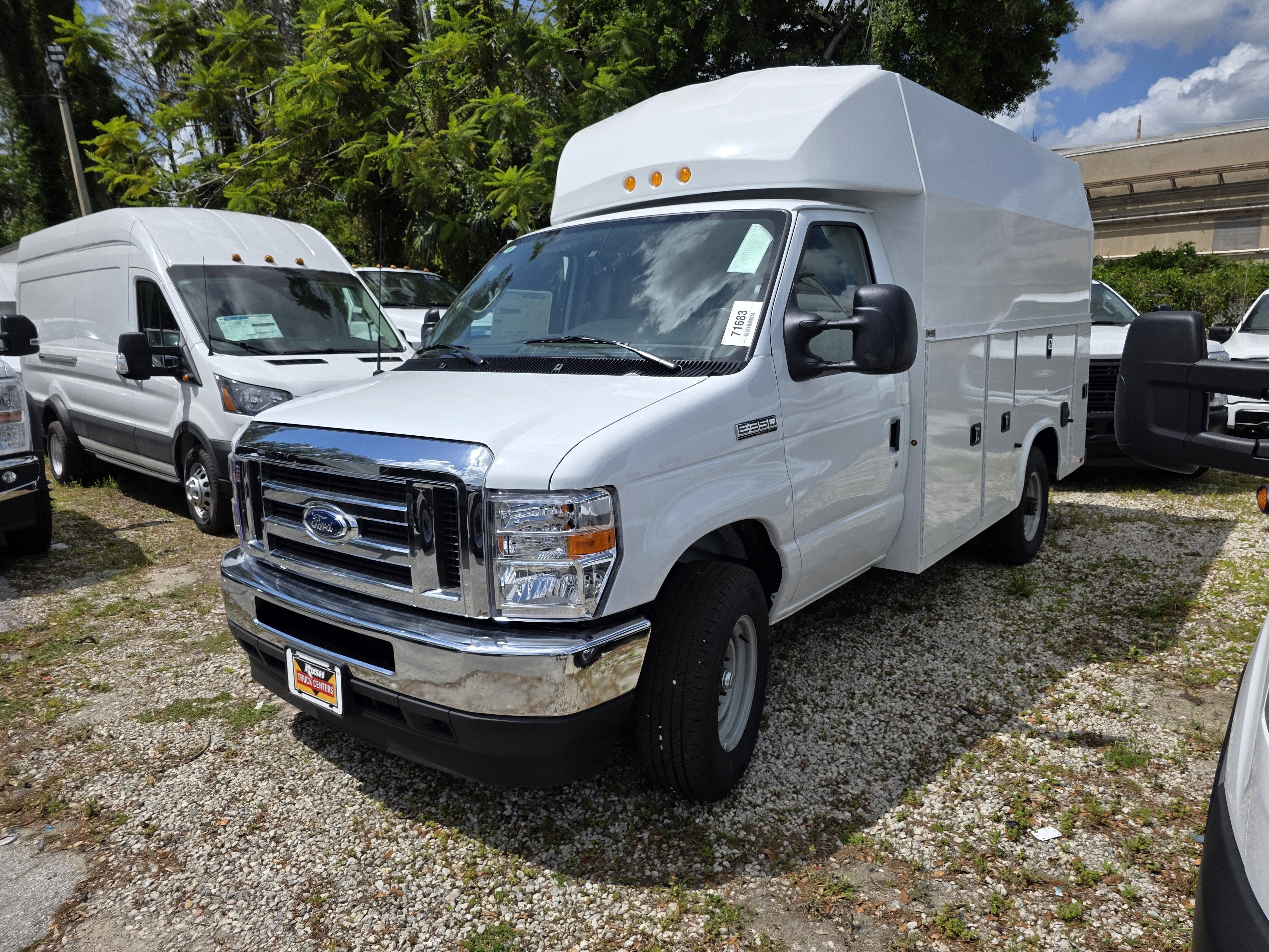 2025 Ford E-350 Standard