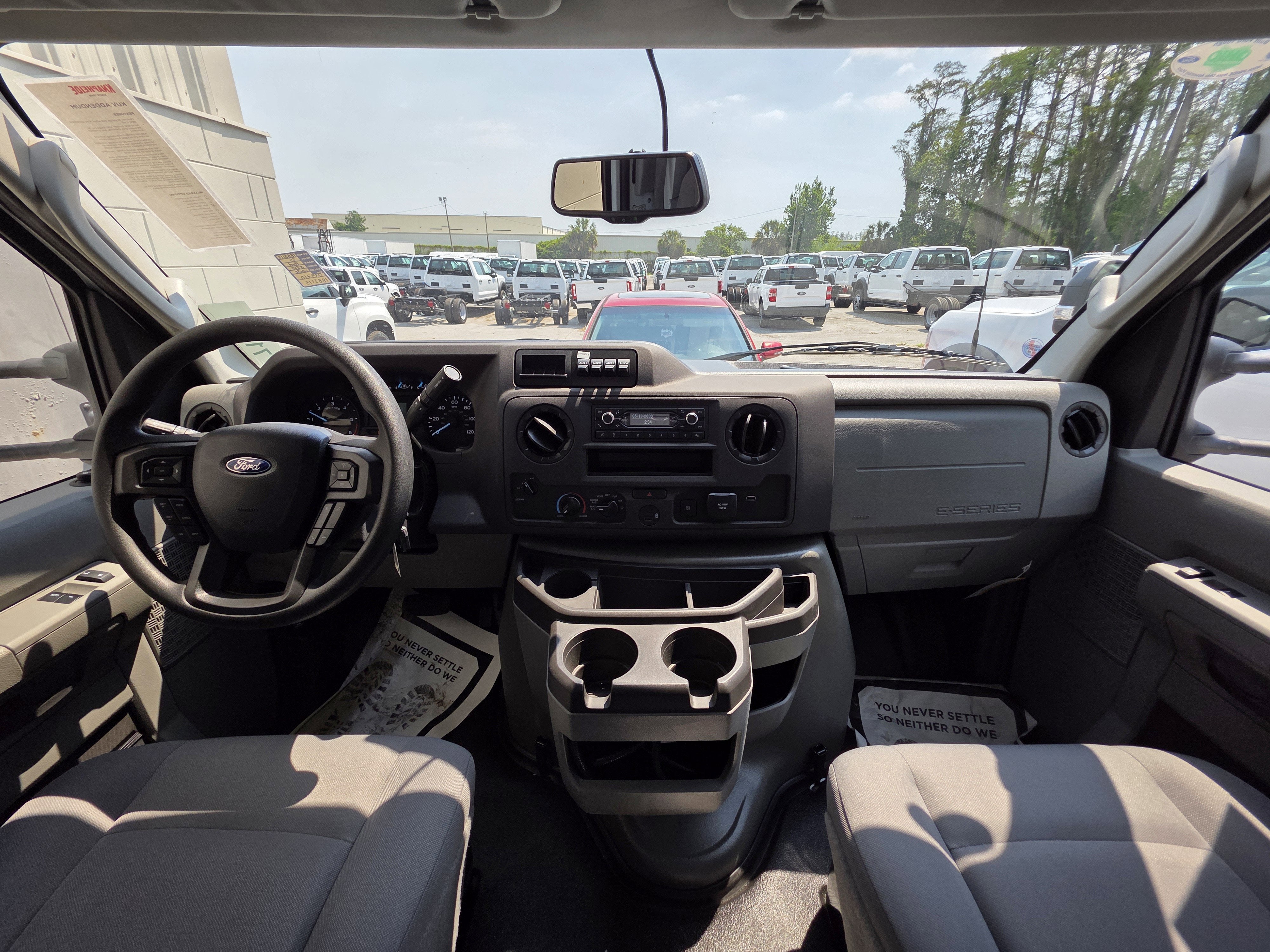 2025 Ford E-350 Standard