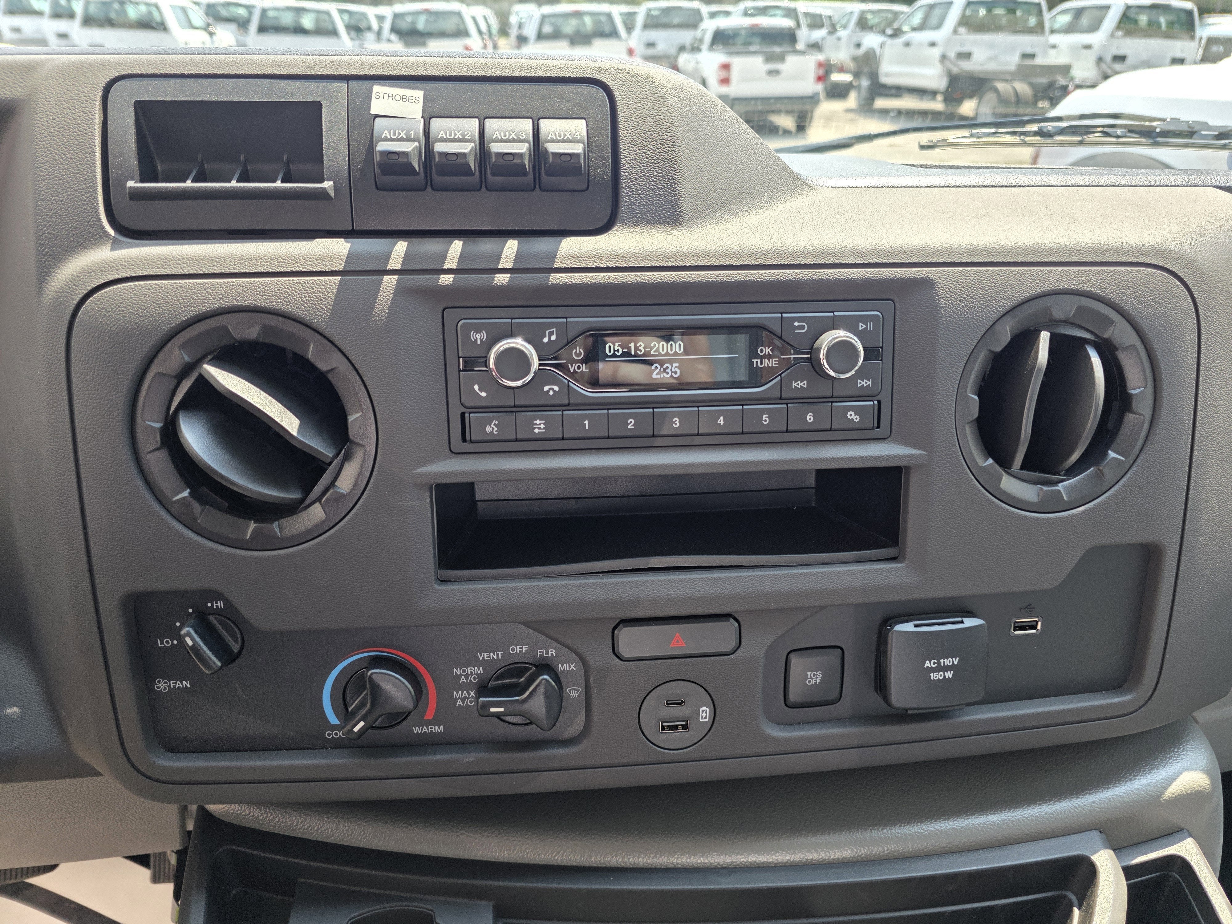 2025 Ford E-350 Standard