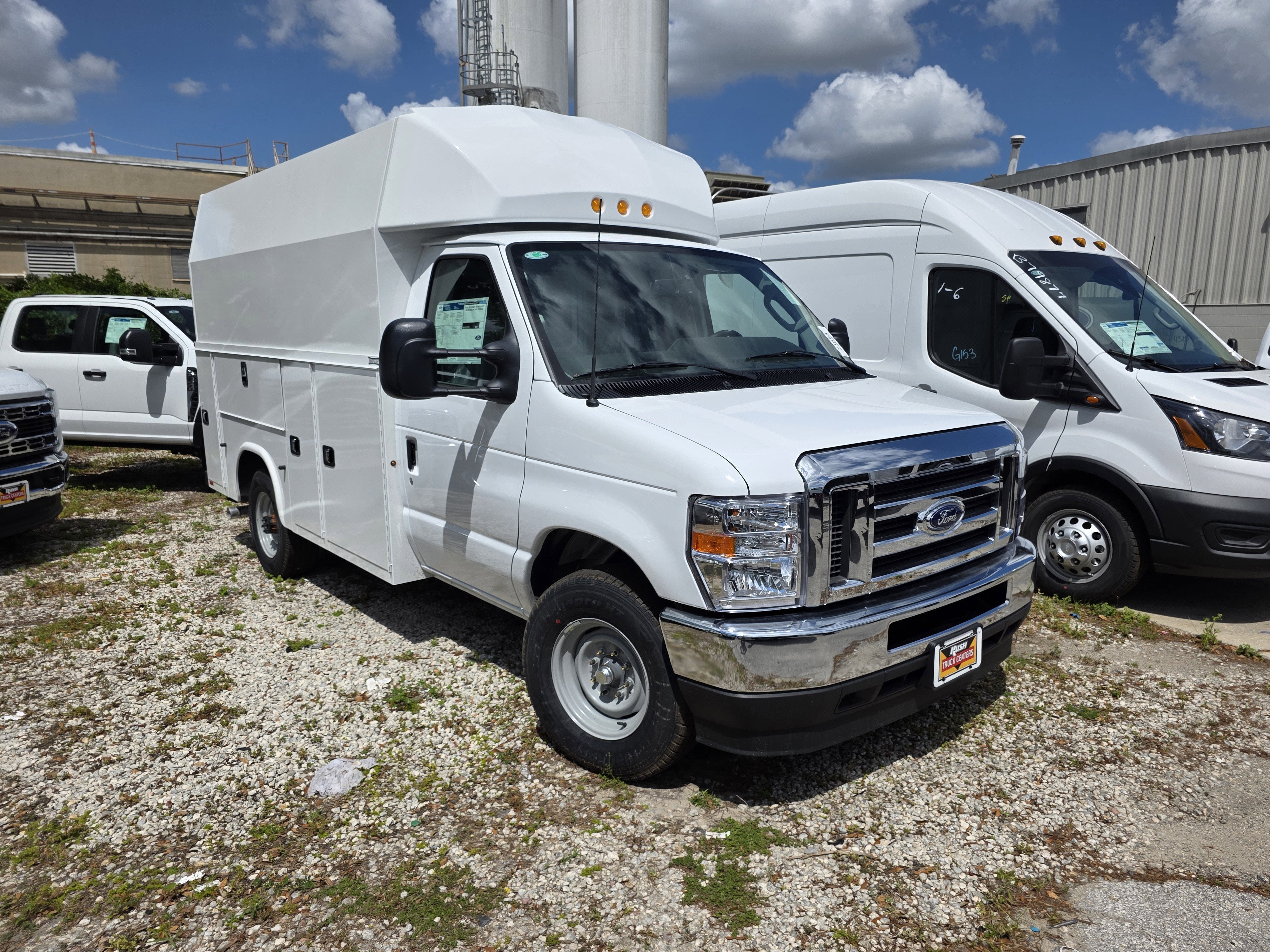 2025 Ford E-350 Standard