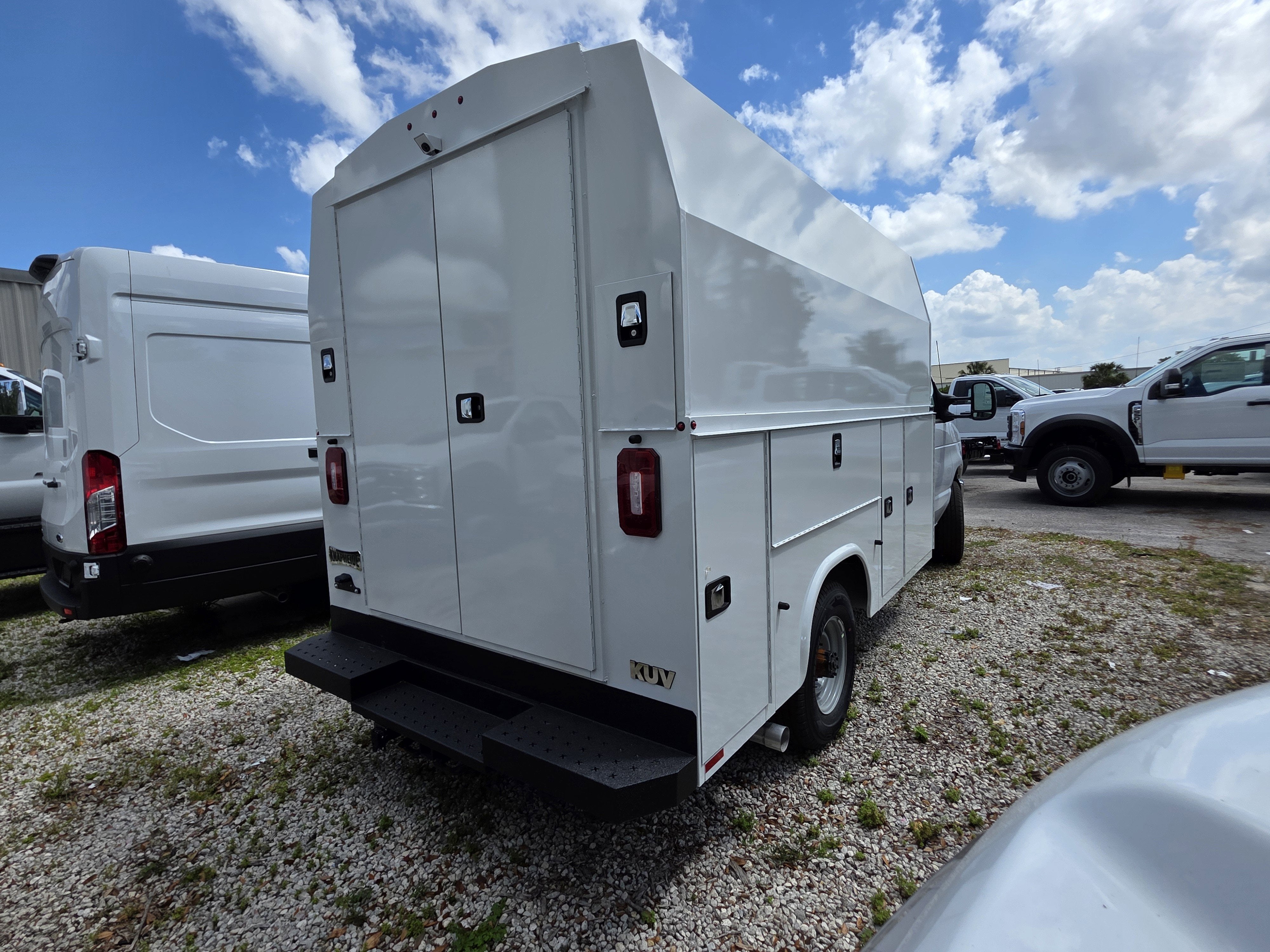 2025 Ford E-350 Standard
