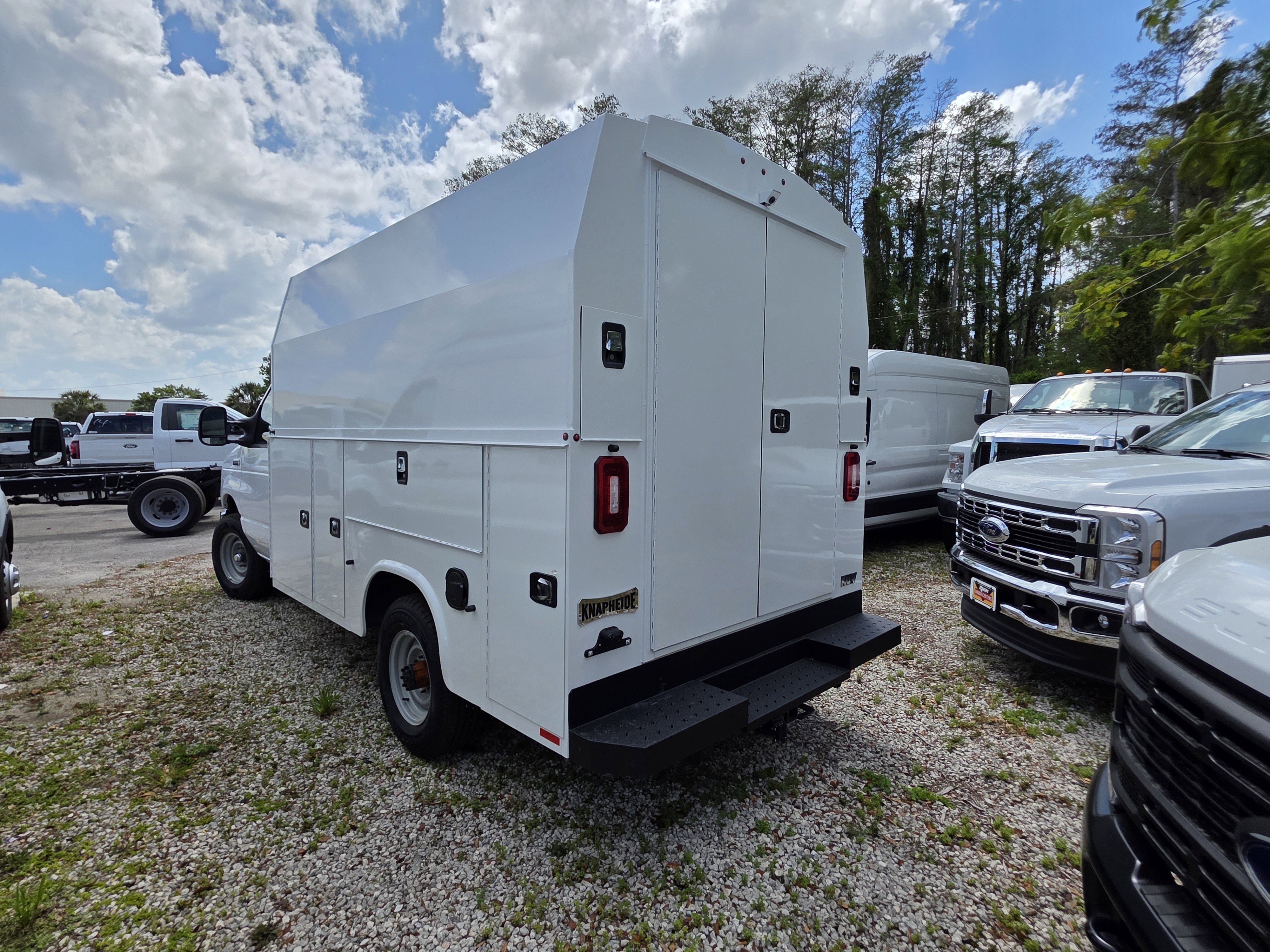 2025 Ford E-350 Standard