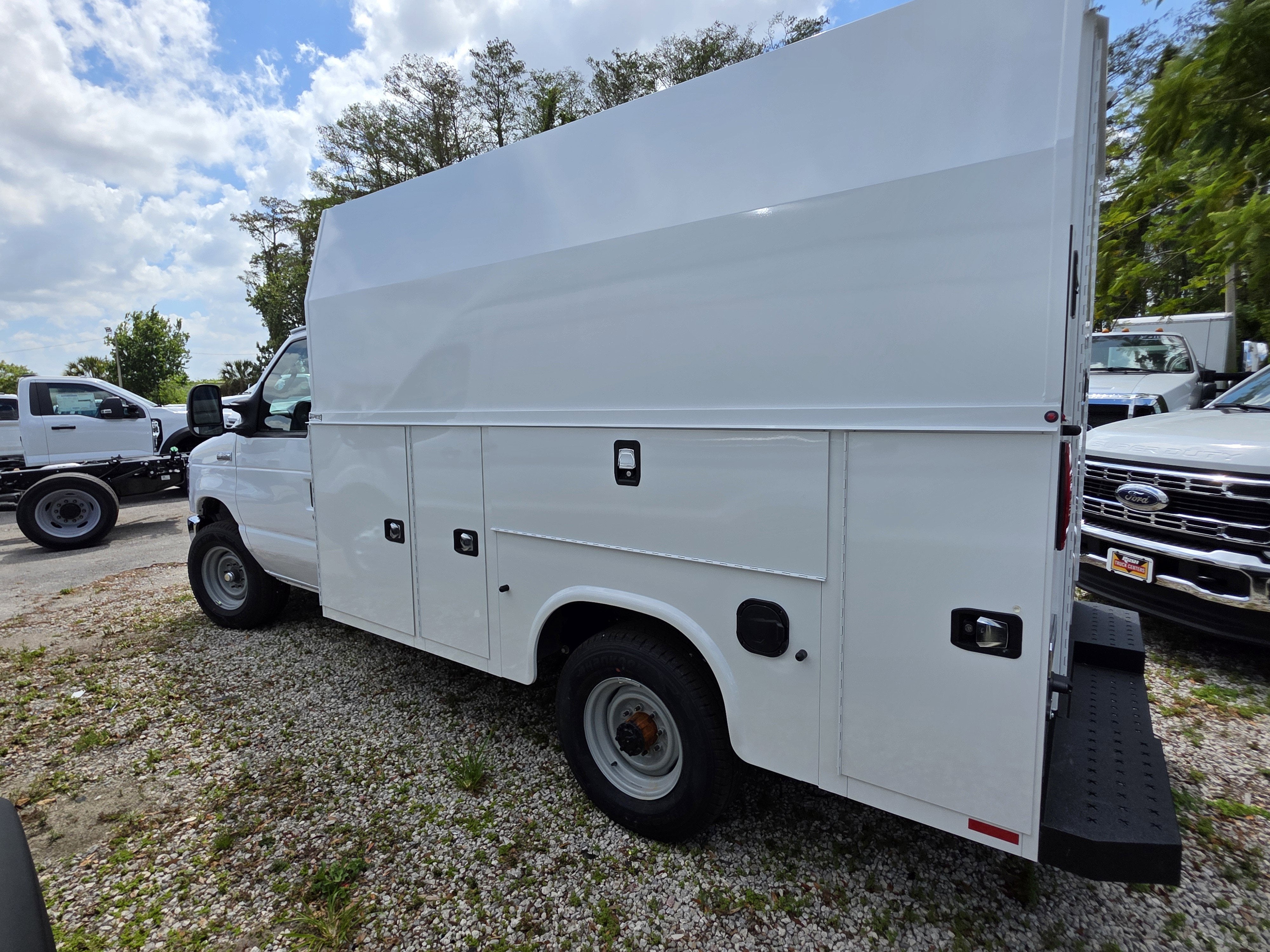 2025 Ford E-350 Standard