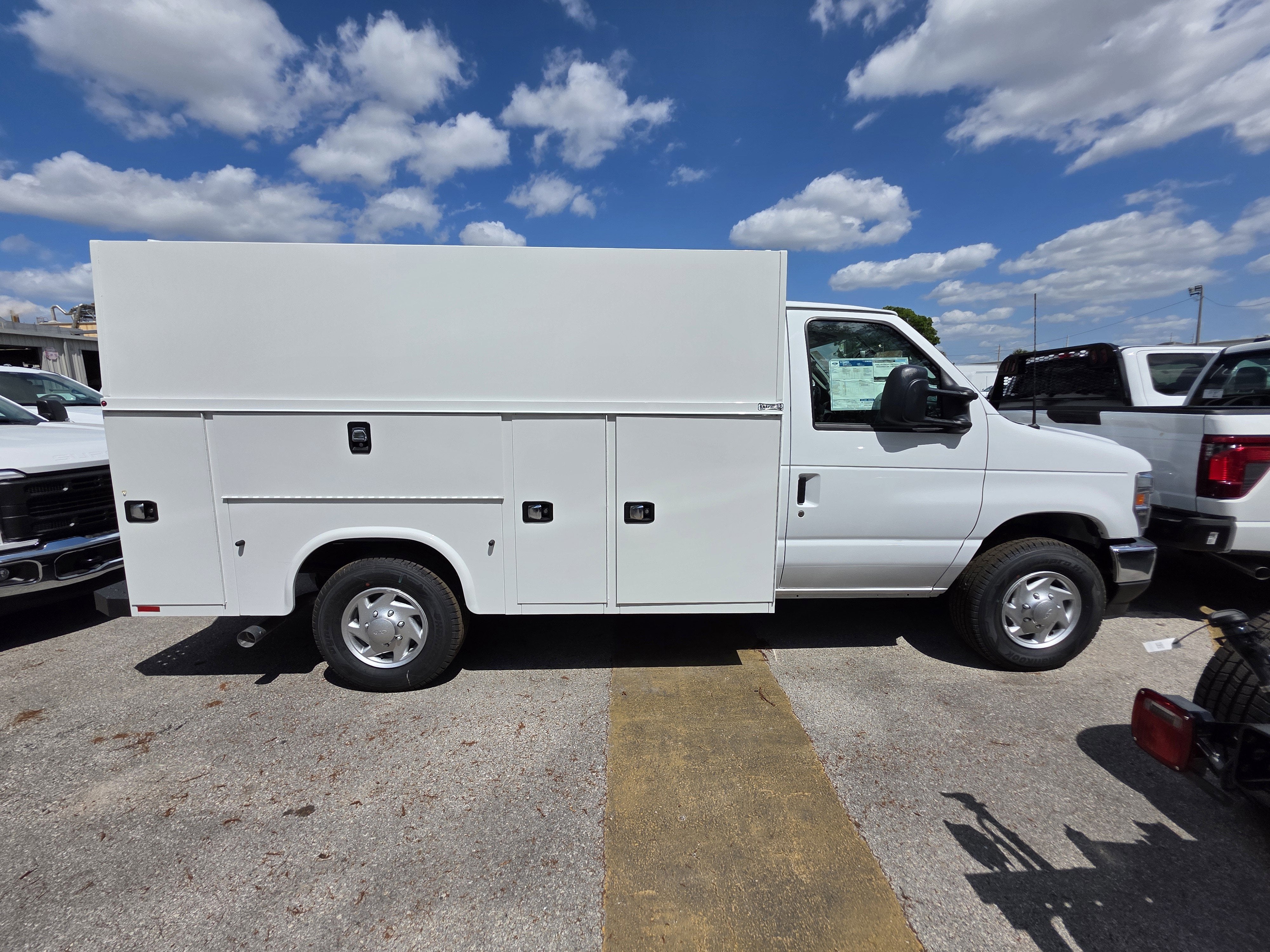 2025 Ford E-350 Standard