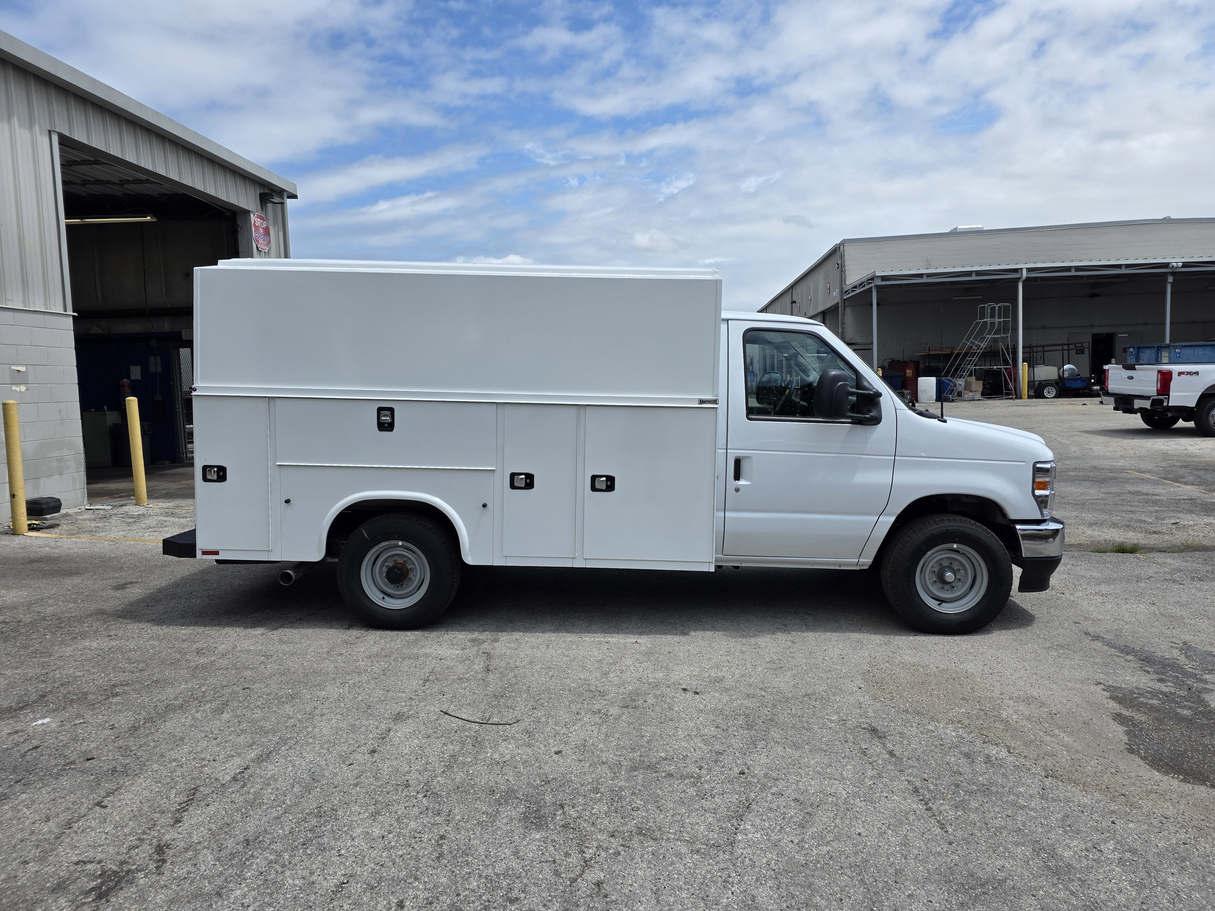 2026 Ford E-350 Standard