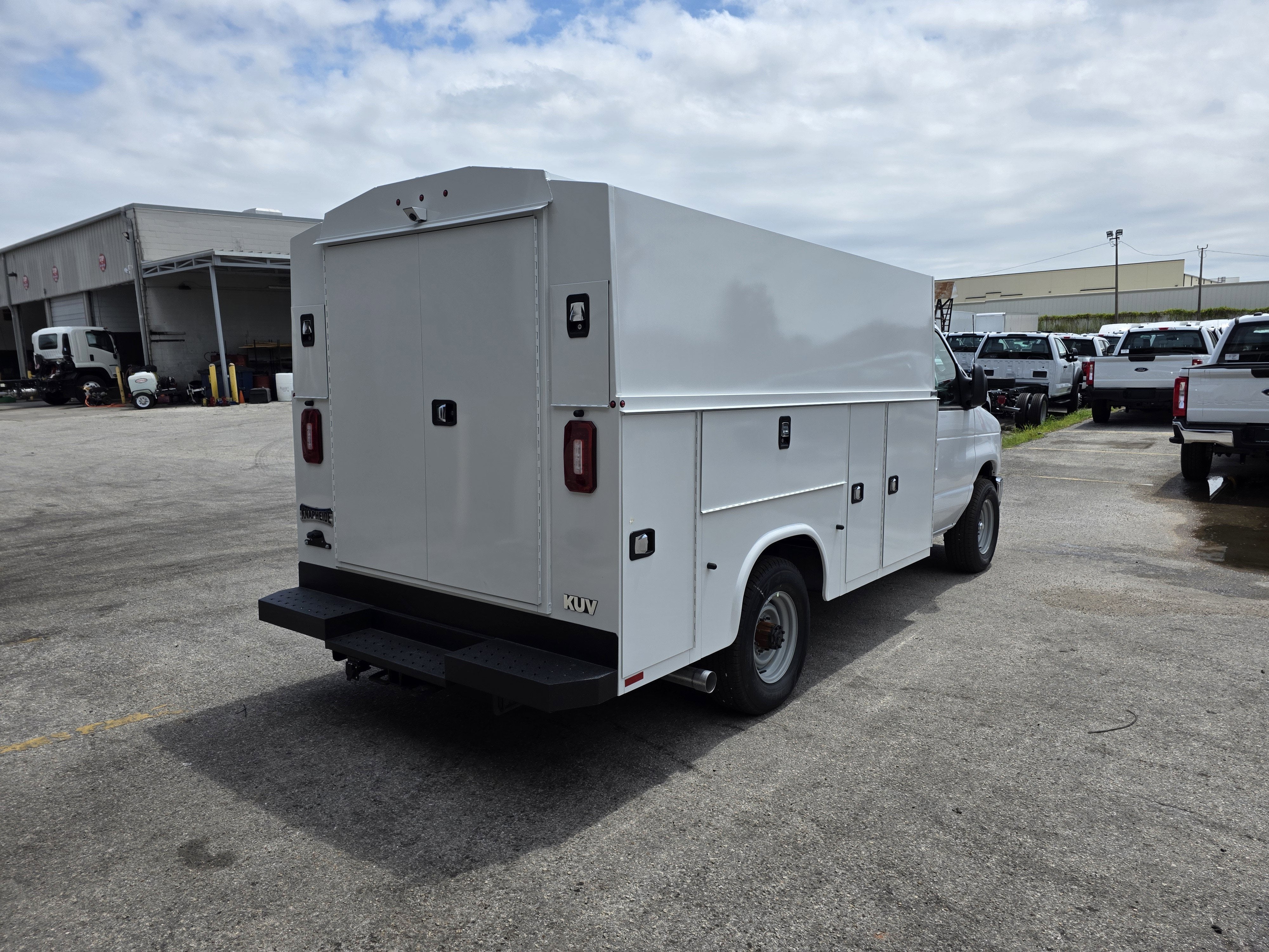 2026 Ford E-350 Standard