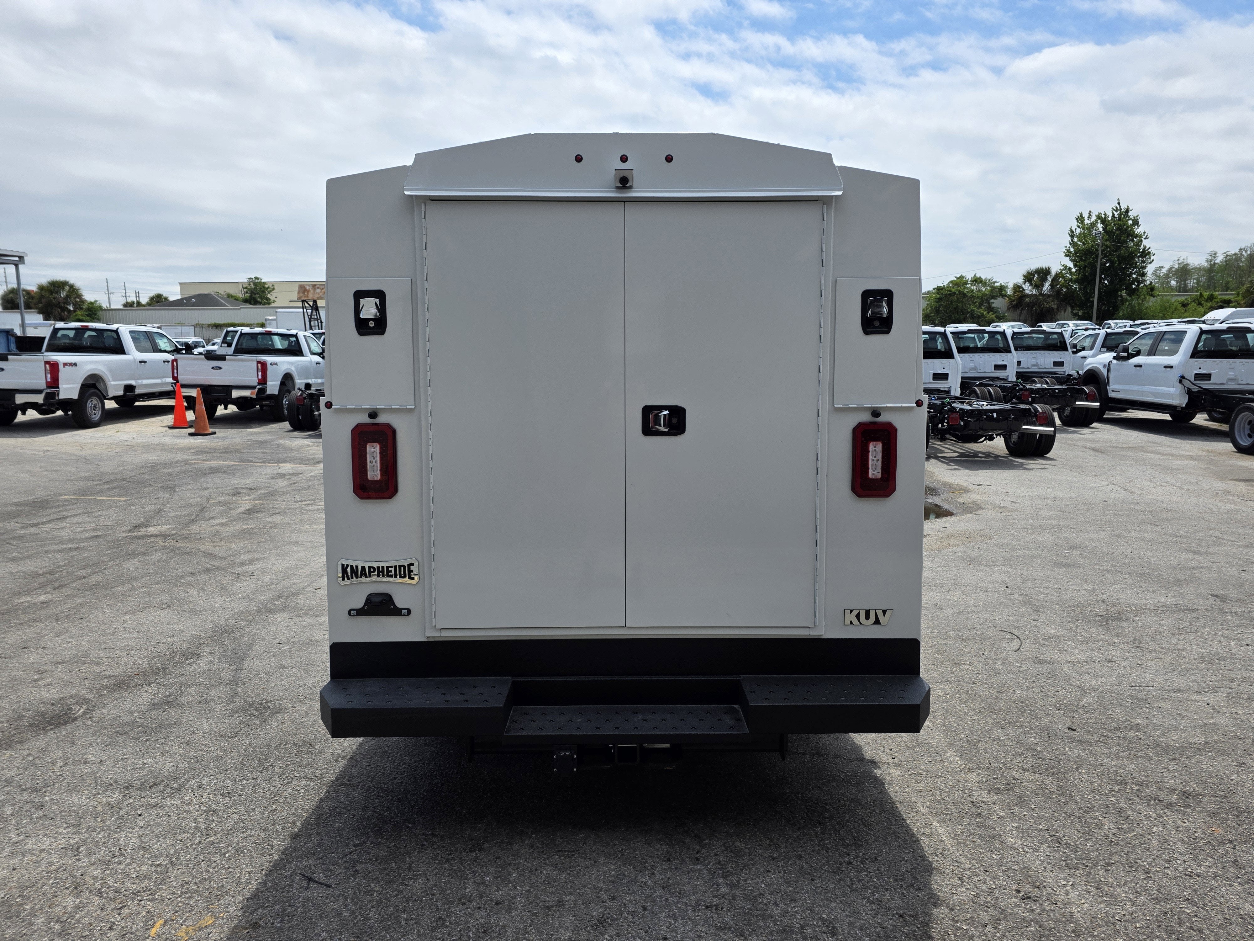 2026 Ford E-350 Standard