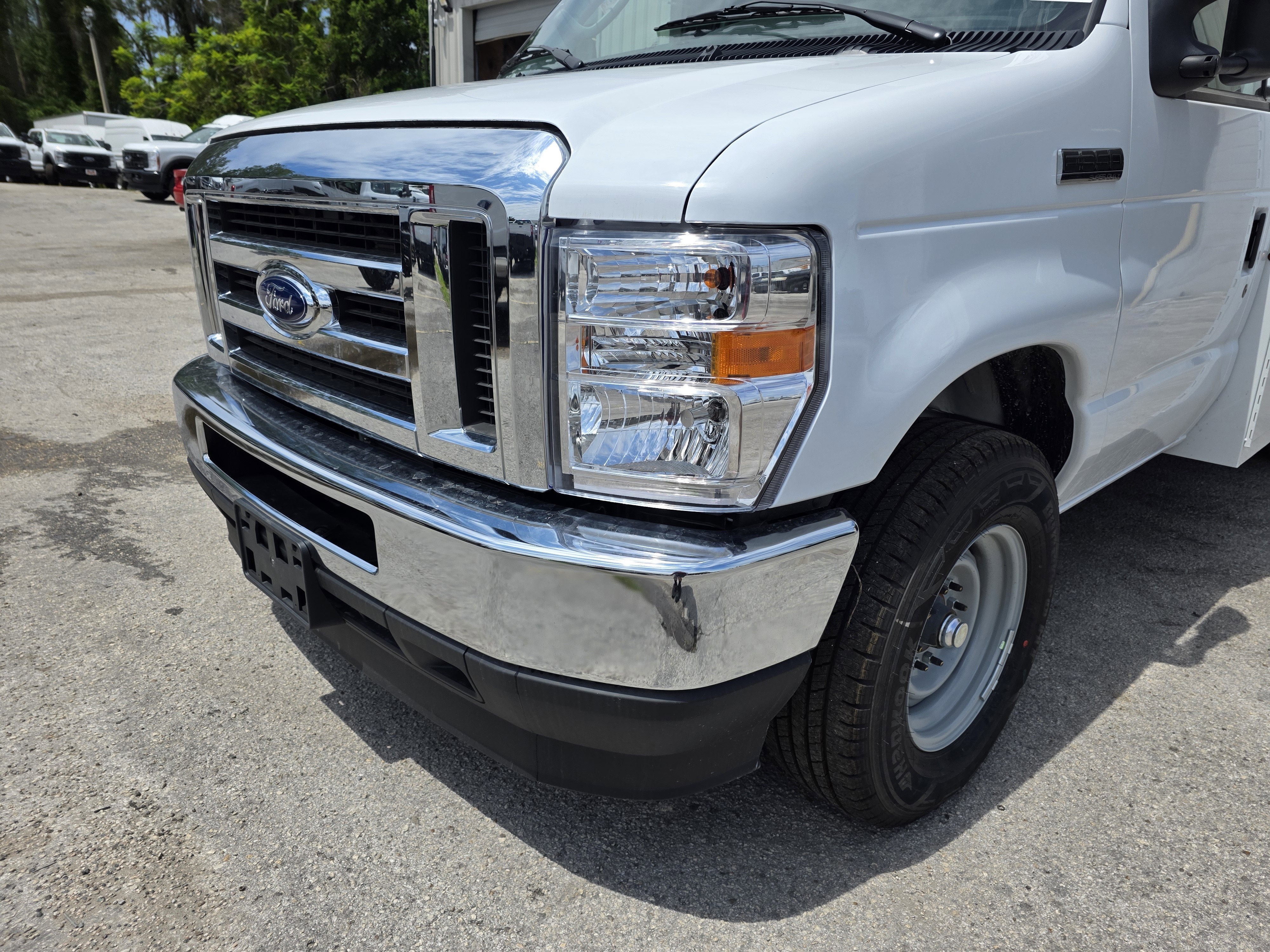 2026 Ford E-350 Standard