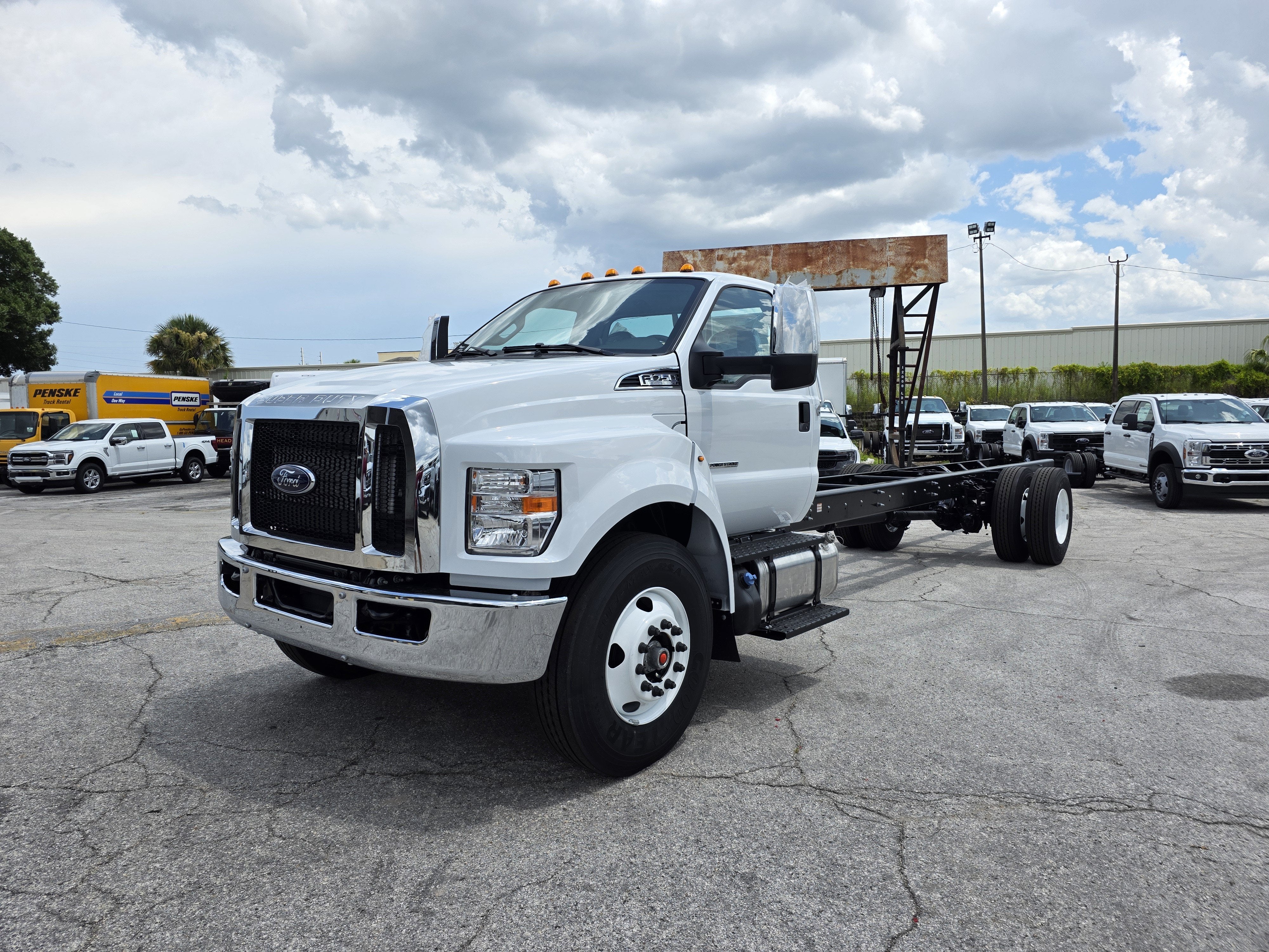 2027 Ford F-750's photo