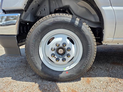 2027 Ford E-450 Standard