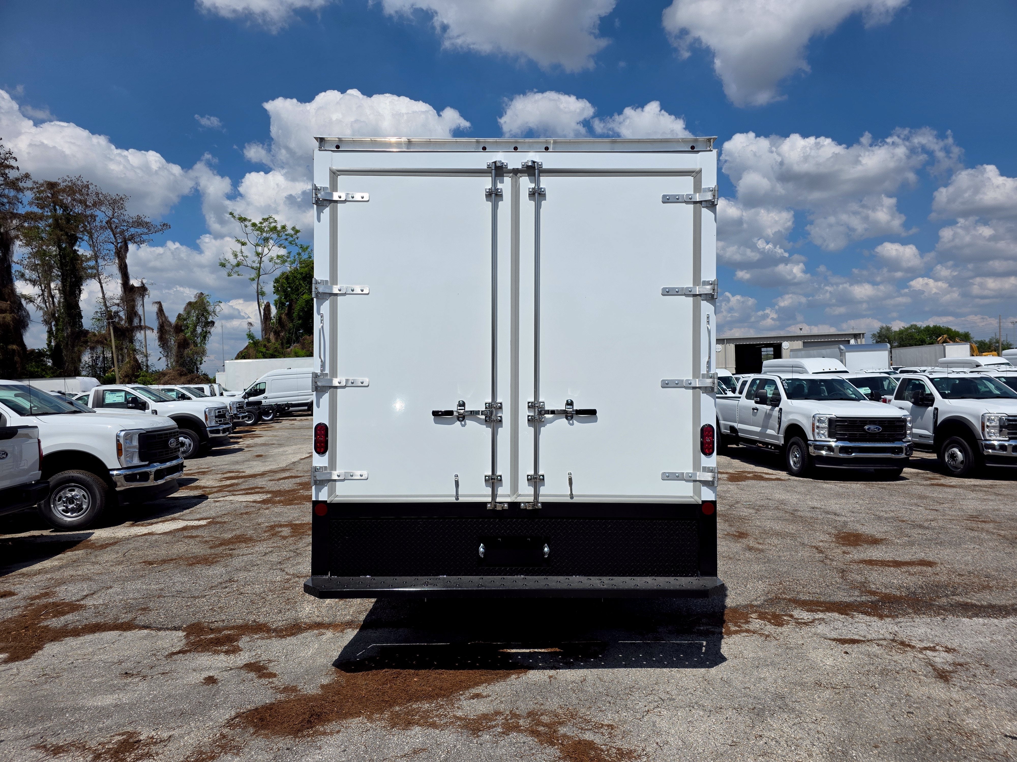 2027 Ford E-450 Standard