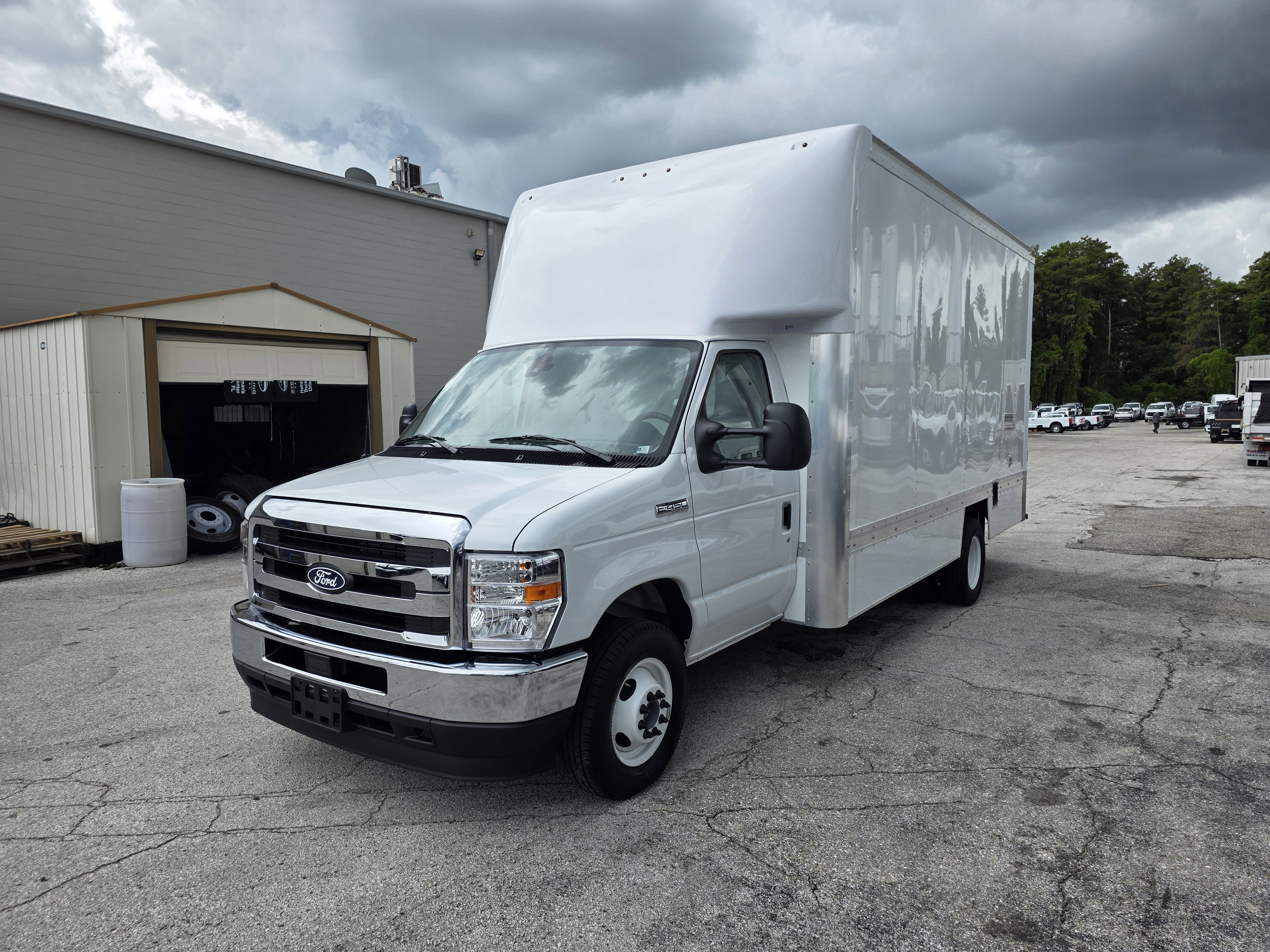 2026 Ford E-450 Standard