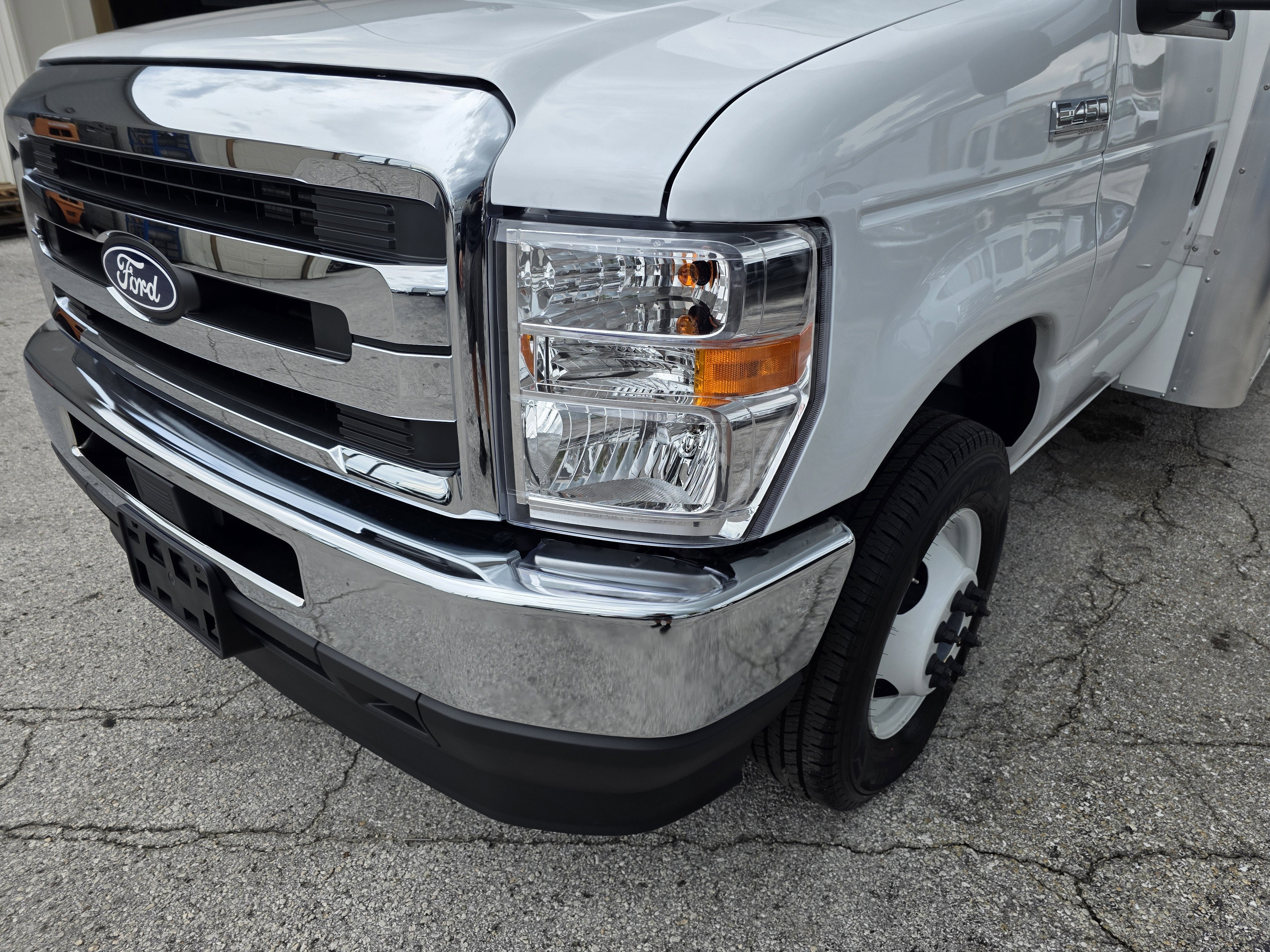 2026 Ford E-450 Standard