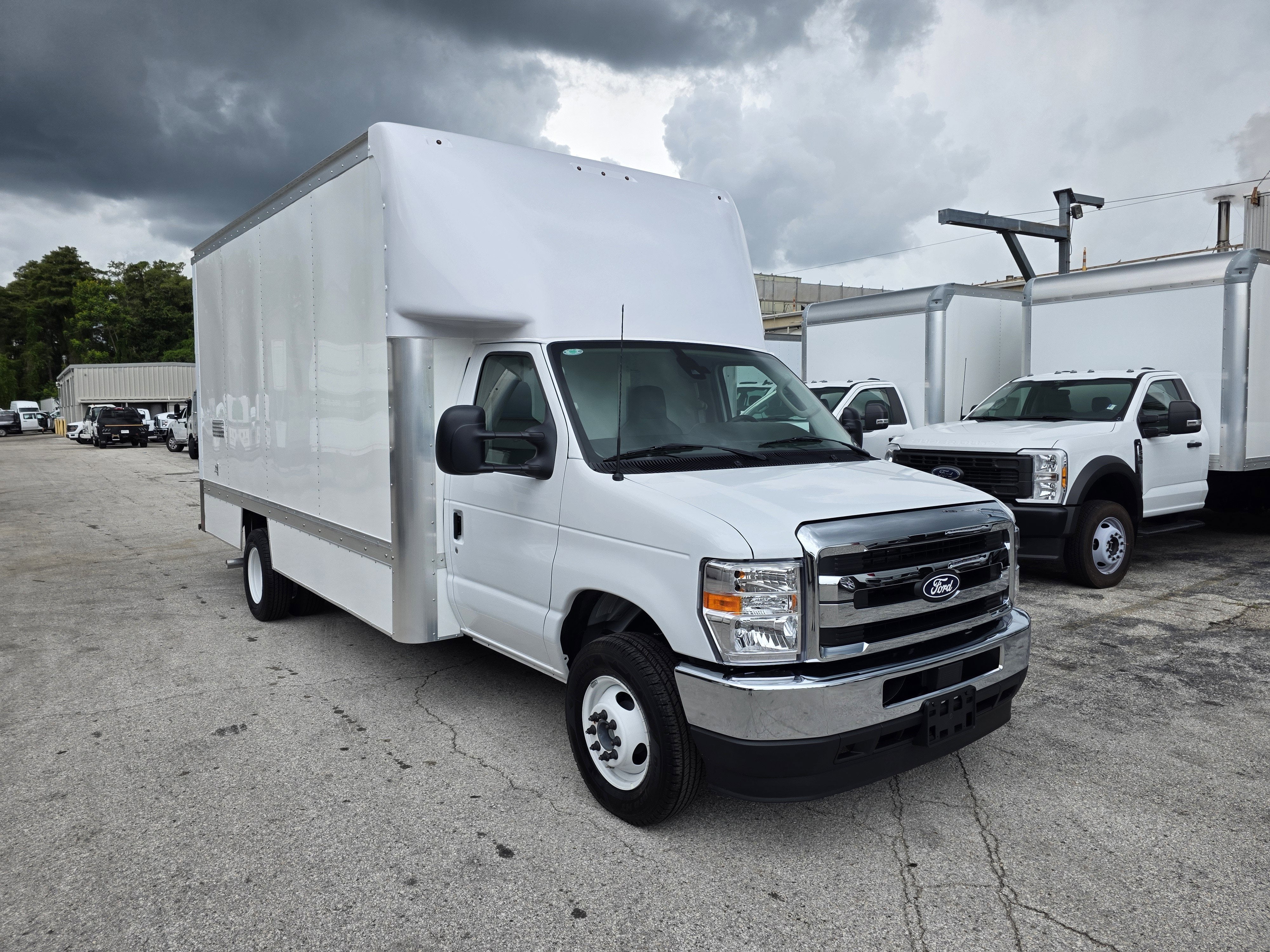 2026 Ford E-450 Standard