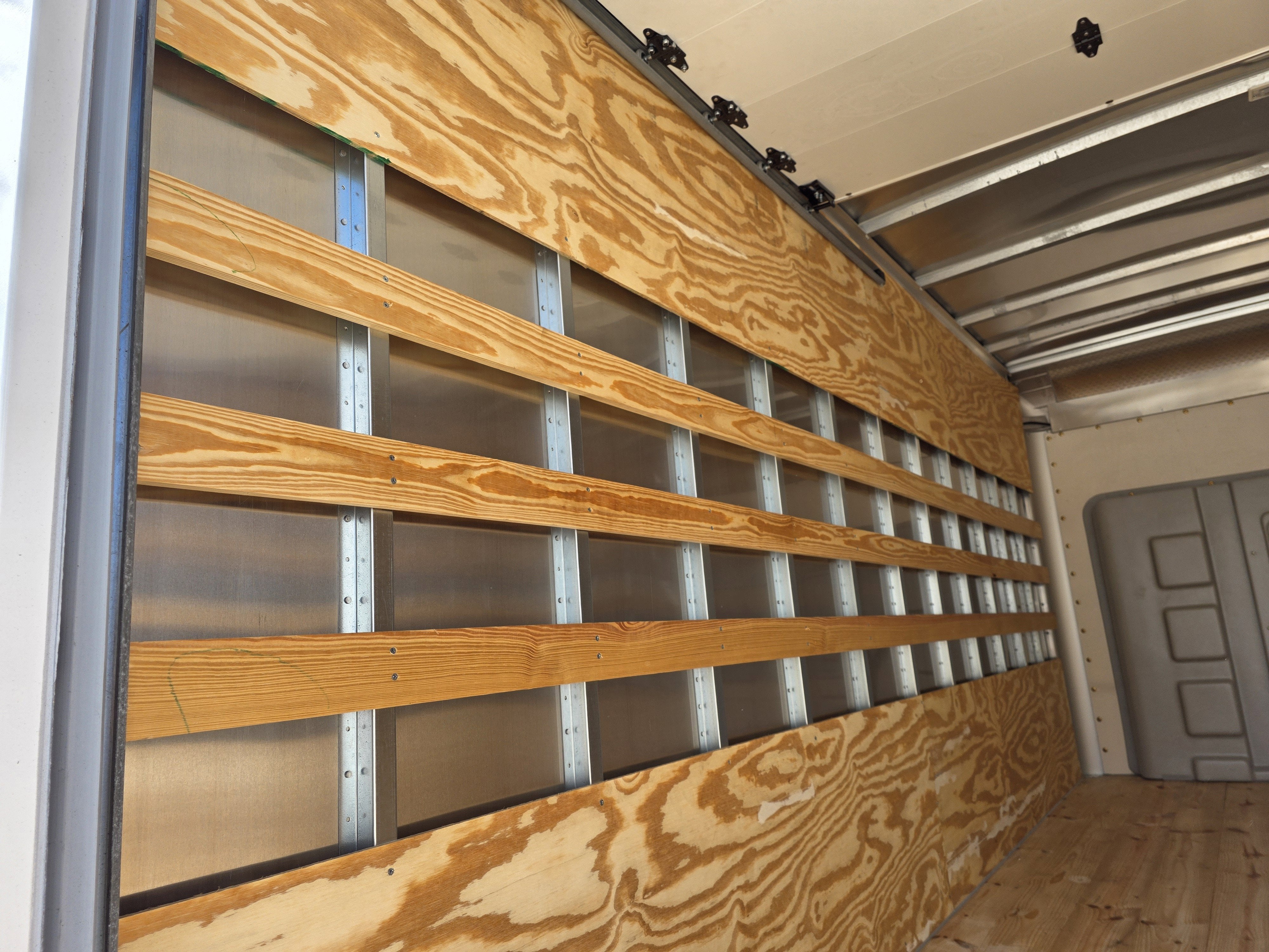 2027 Ford E-450 Standard