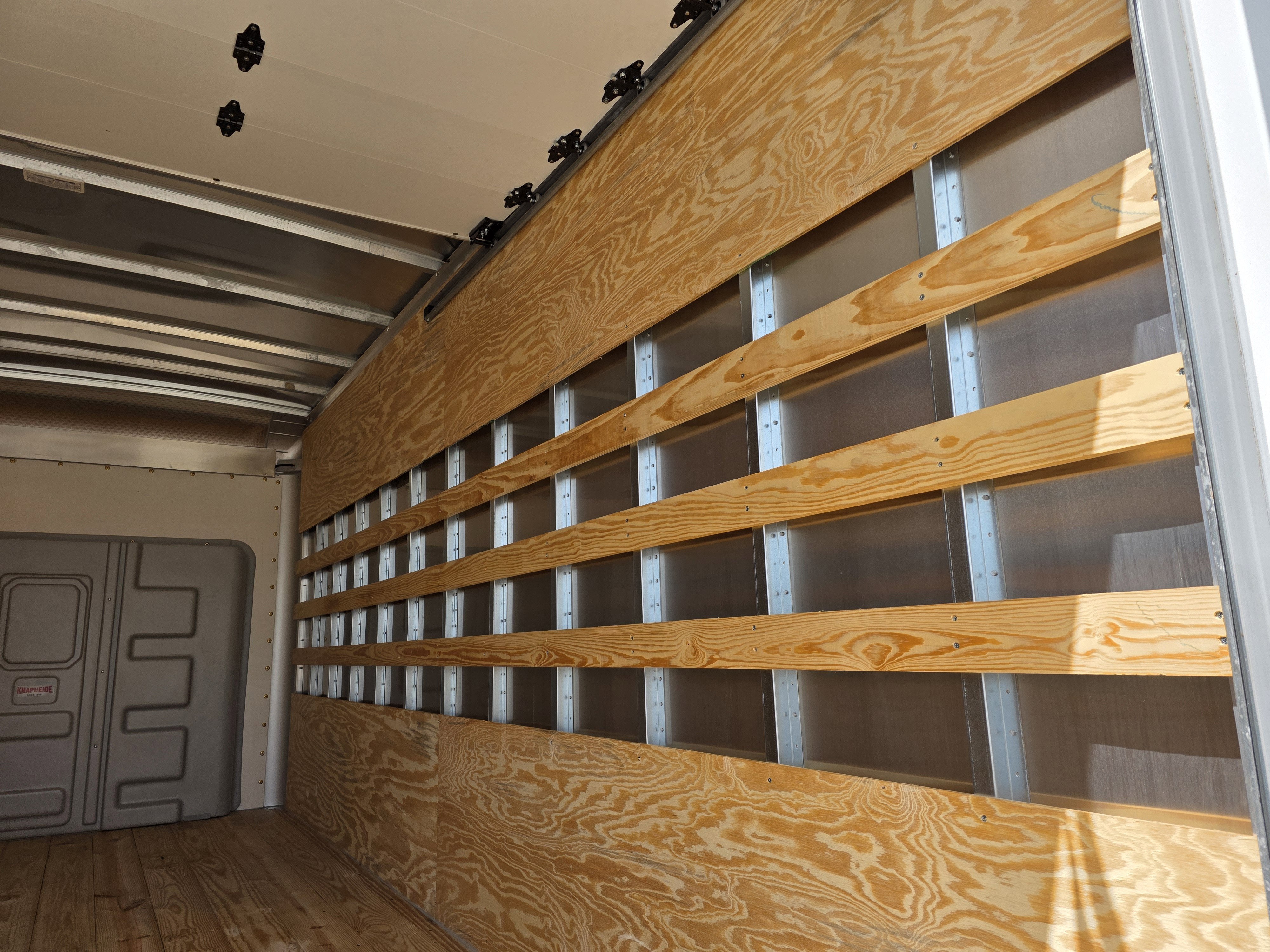 2027 Ford E-450 Standard