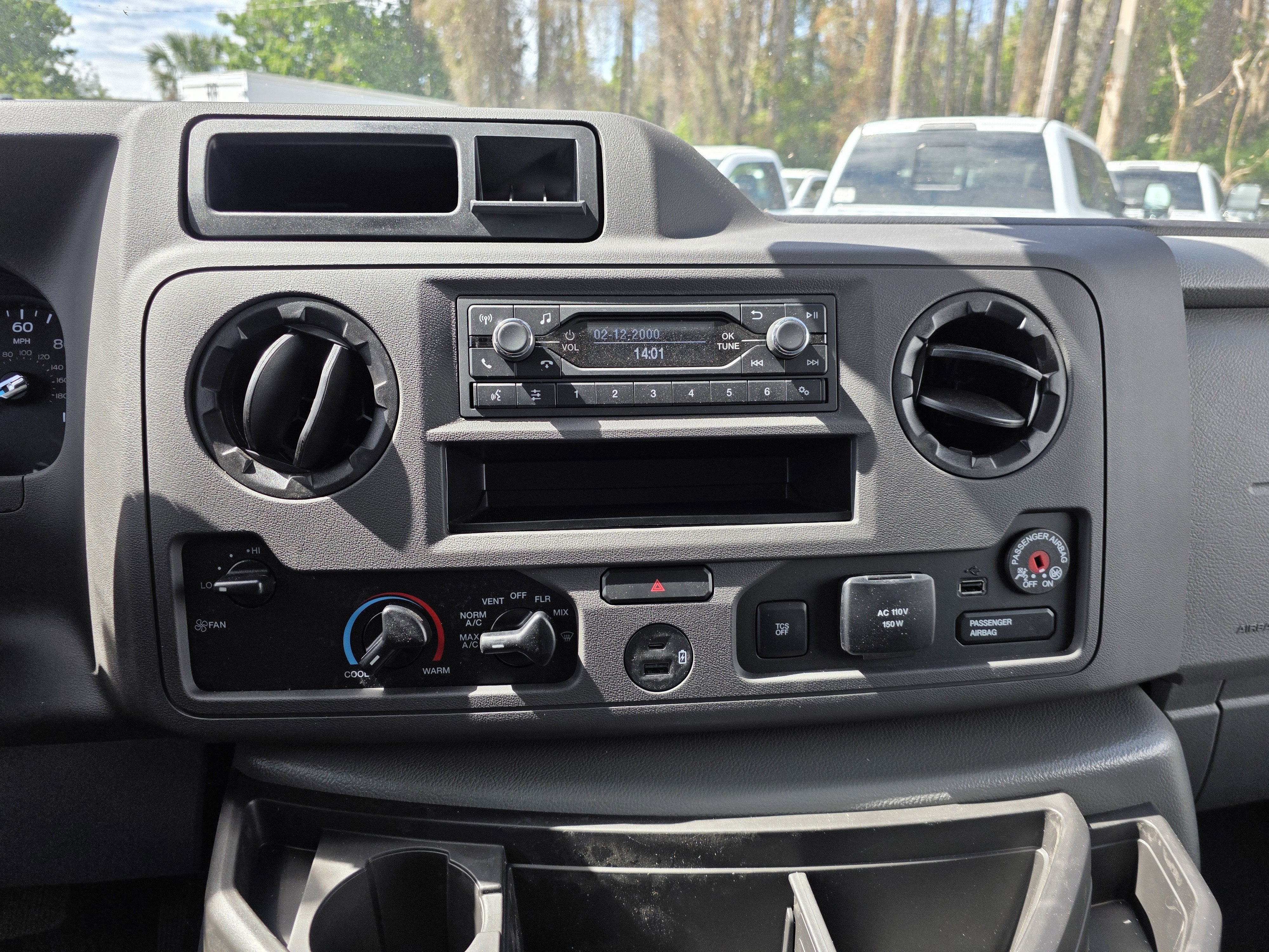 2027 Ford E-450 Standard