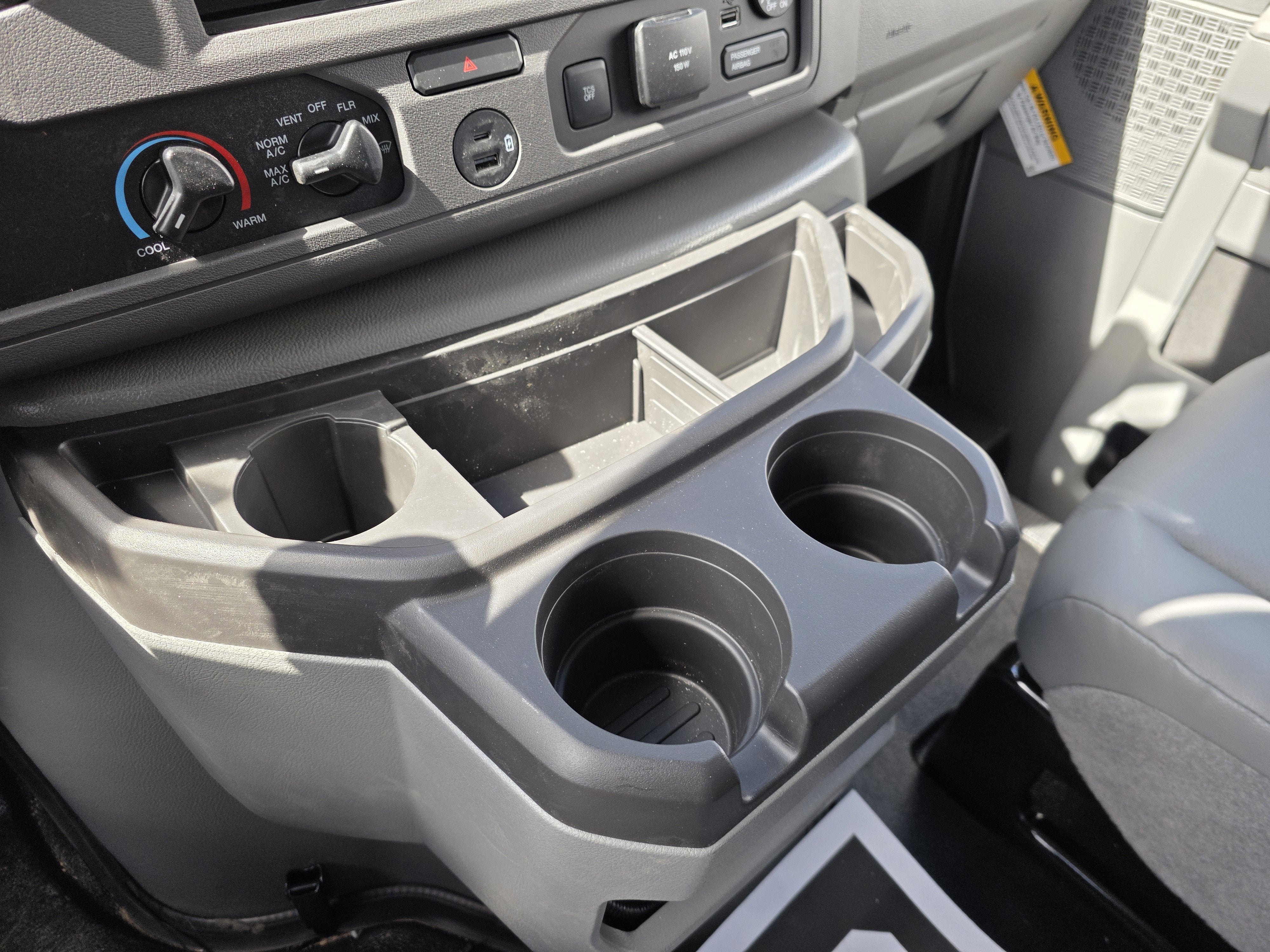 2027 Ford E-450 Standard