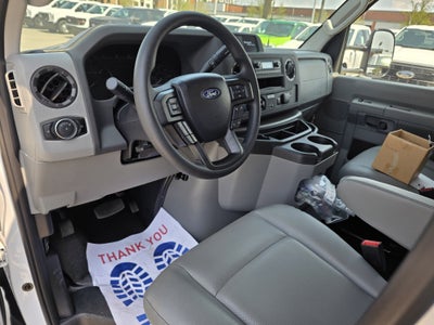 2025 Ford E-450 Standard