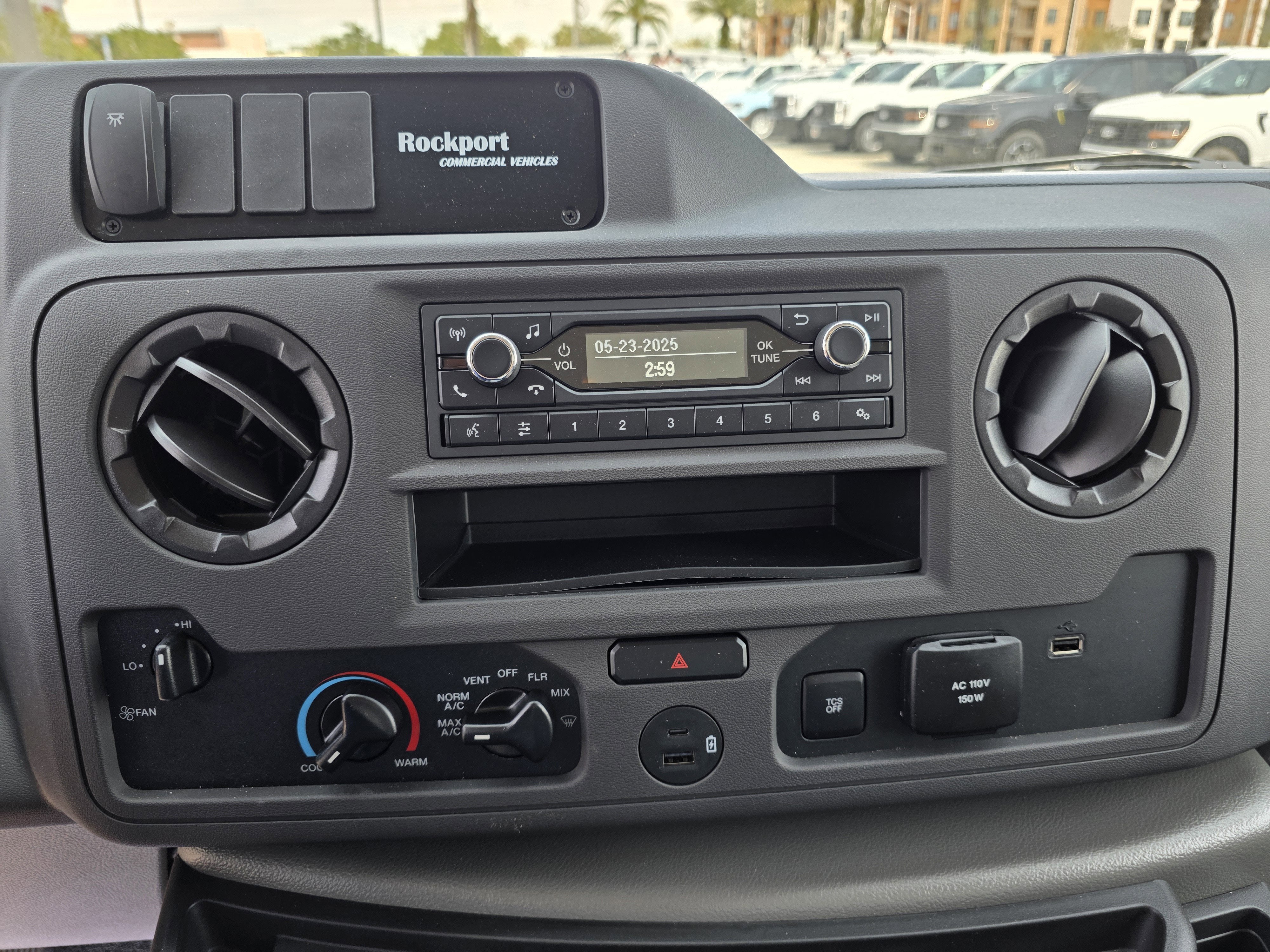 2025 Ford E-450 Standard