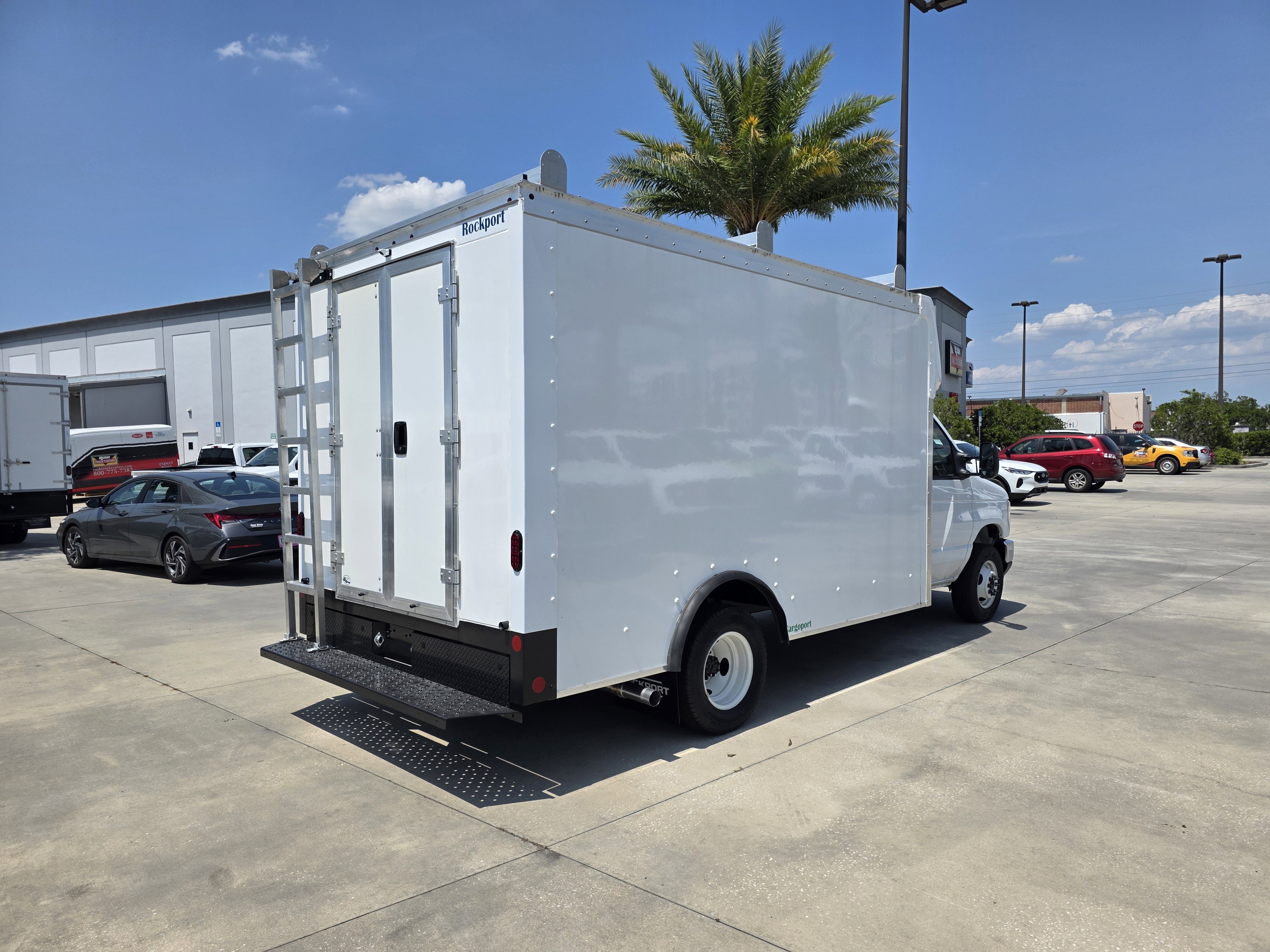 2025 Ford E-450 Standard