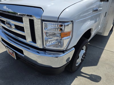 2025 Ford E-450 Standard