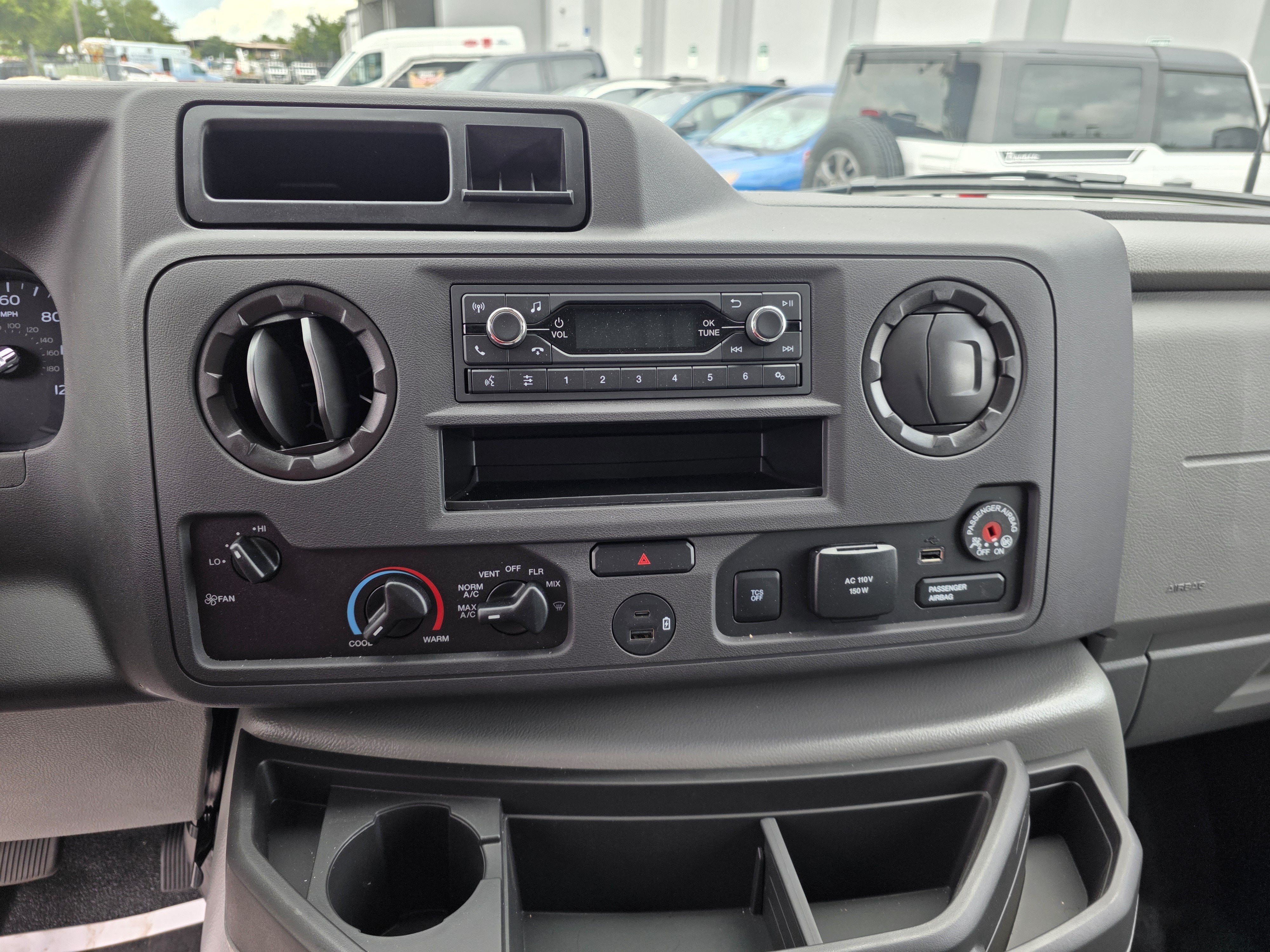 2027 Ford E-450 Standard