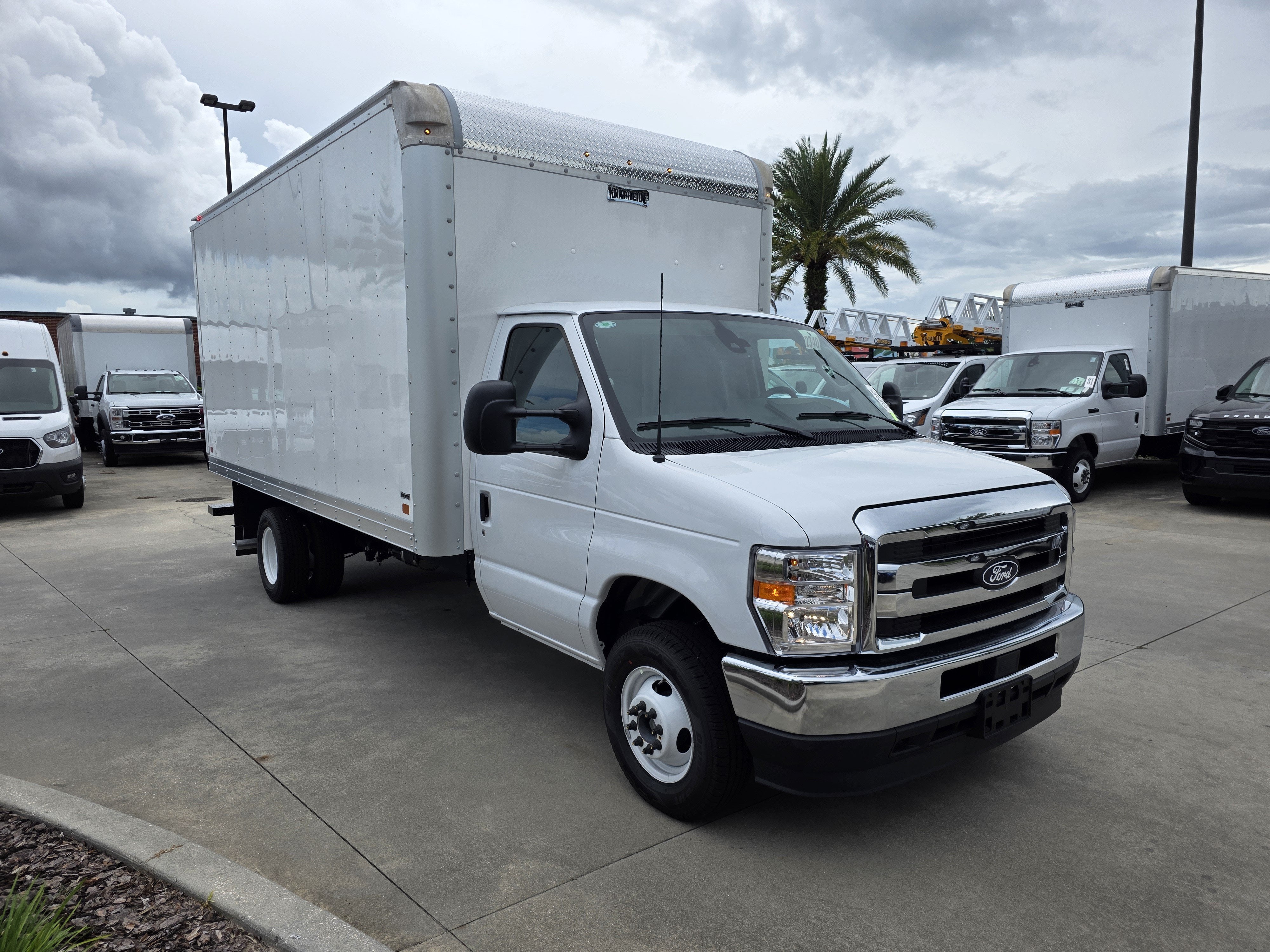 2027 Ford E-450 Standard