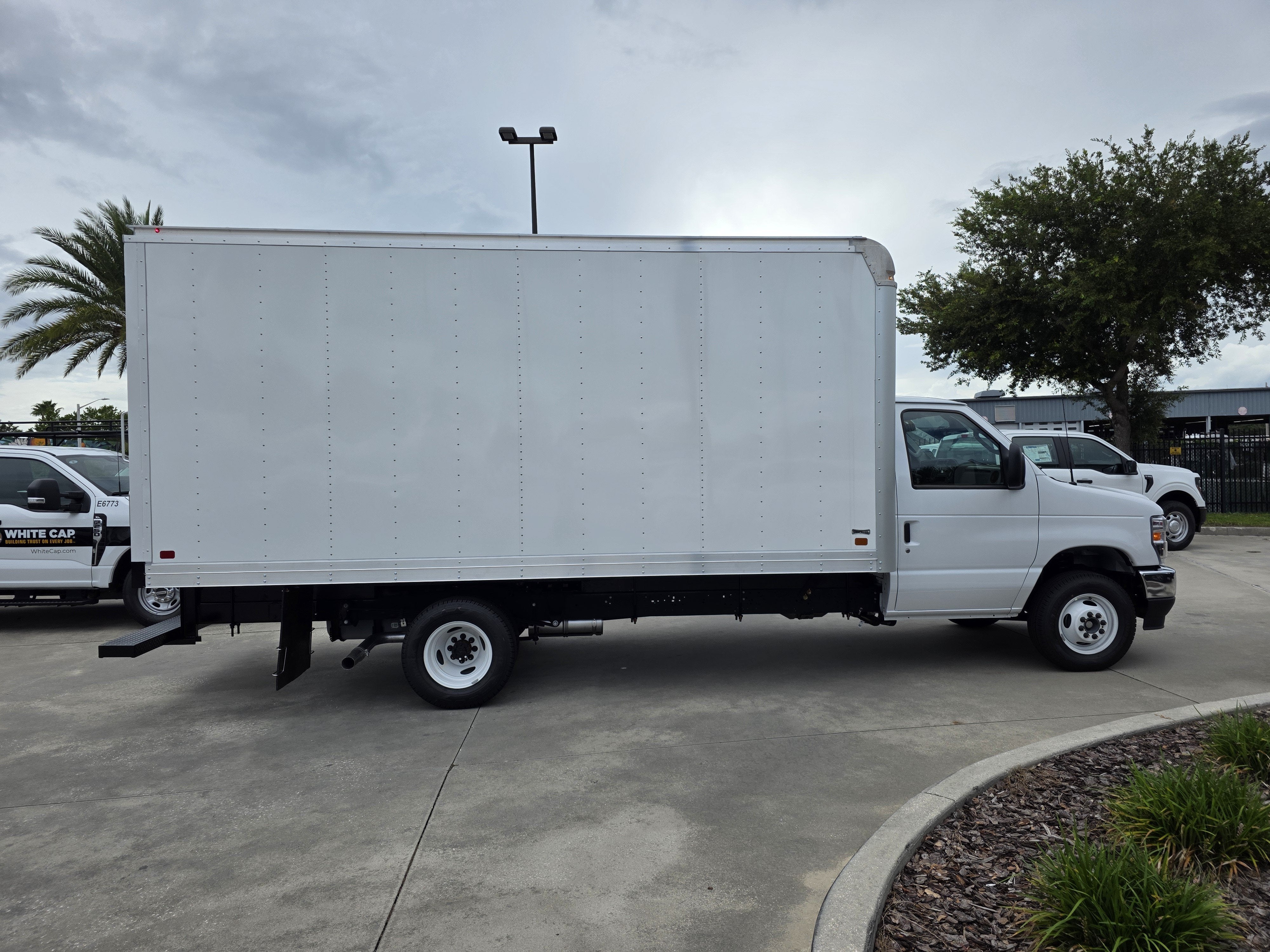 2027 Ford E-450 Standard