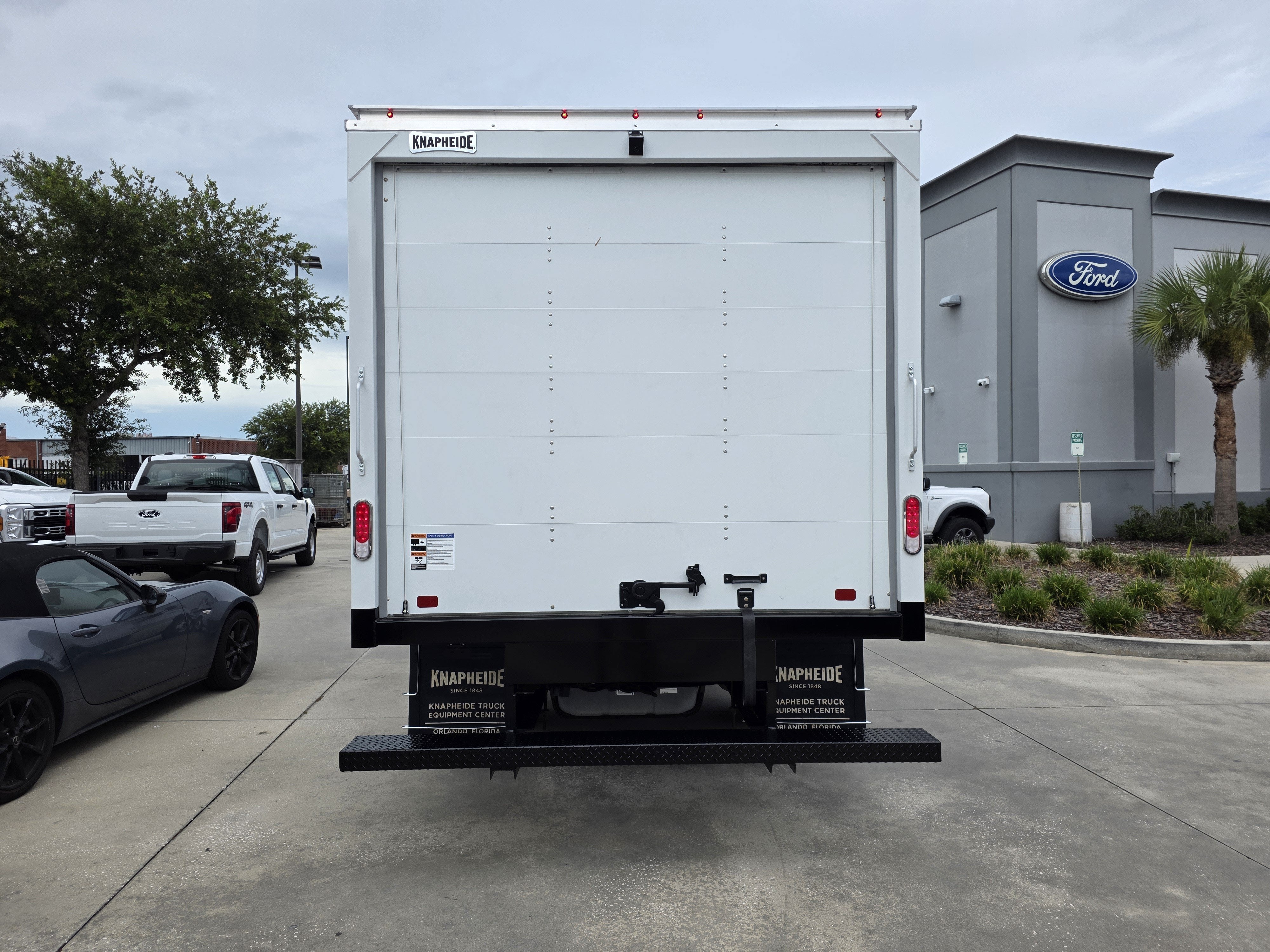 2027 Ford E-450 Standard