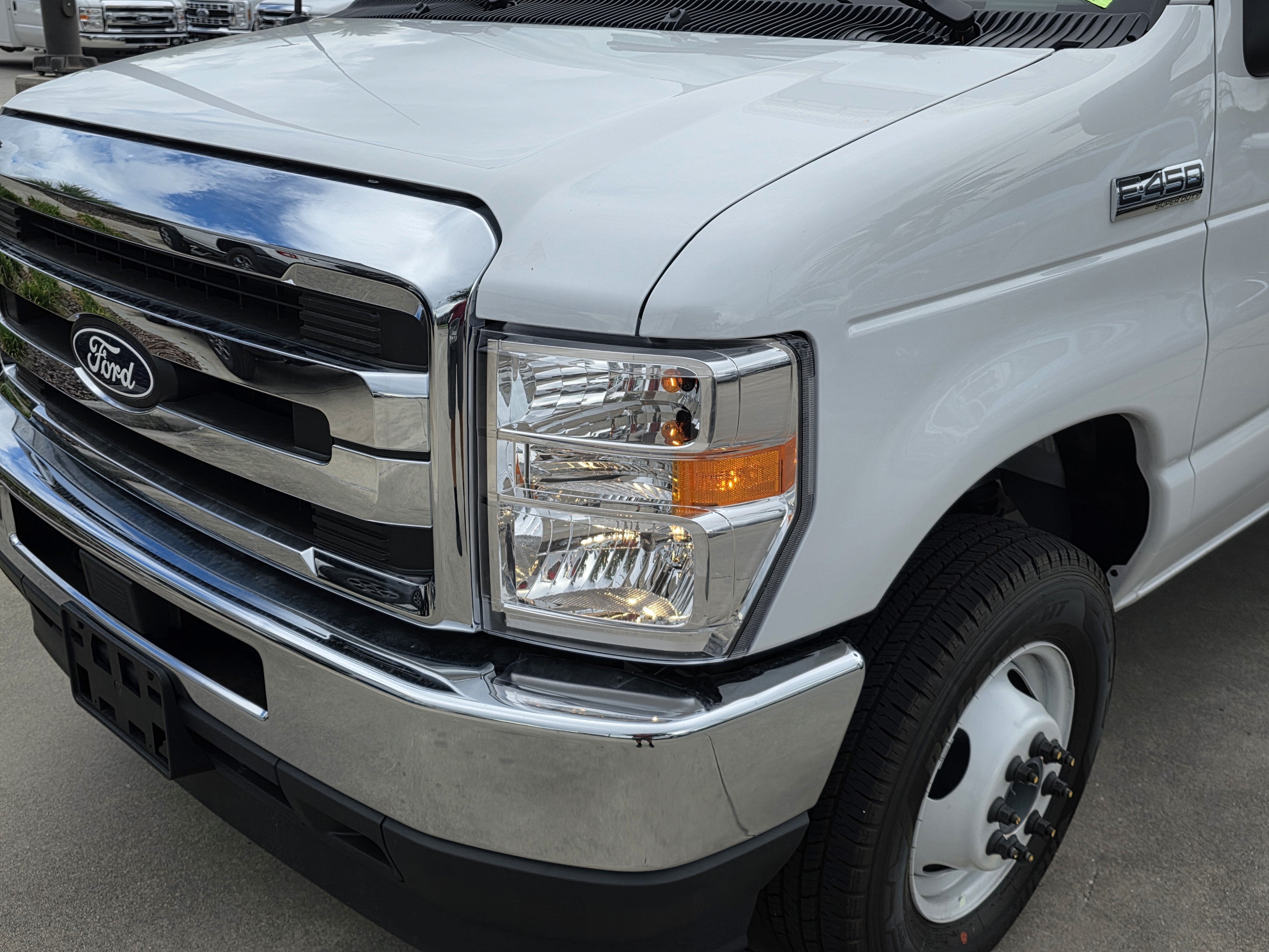 2027 Ford E-450 Standard