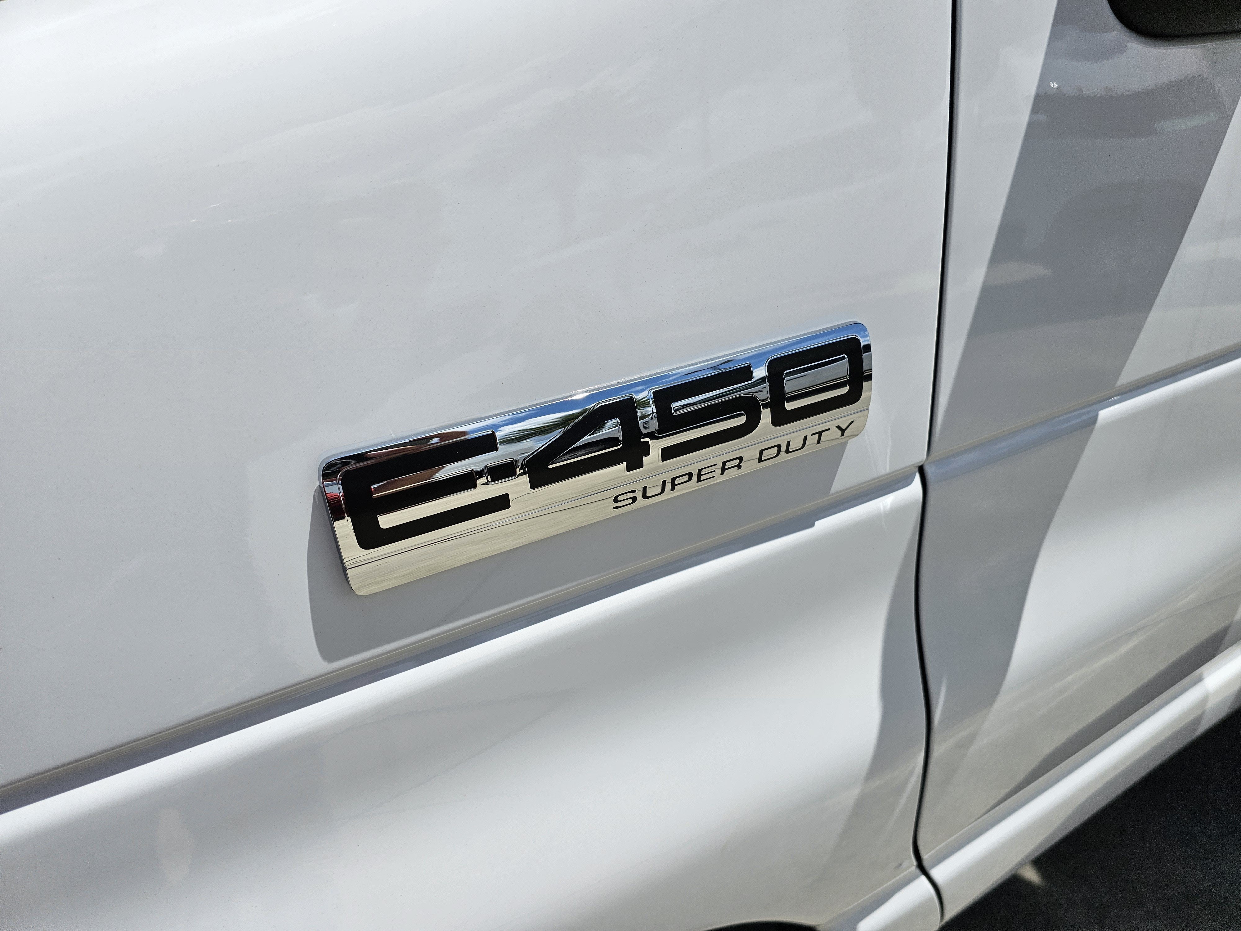2027 Ford E-450 Standard