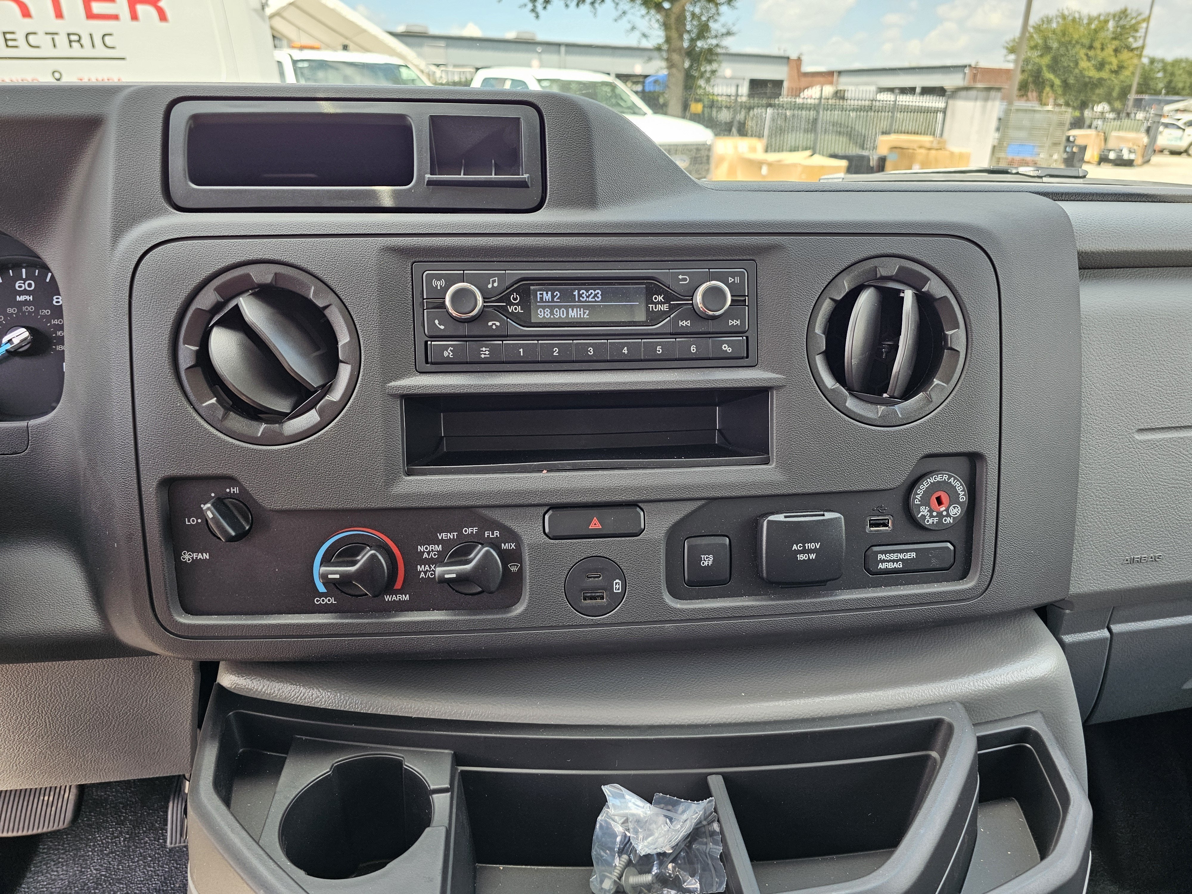 2027 Ford E-450 Standard