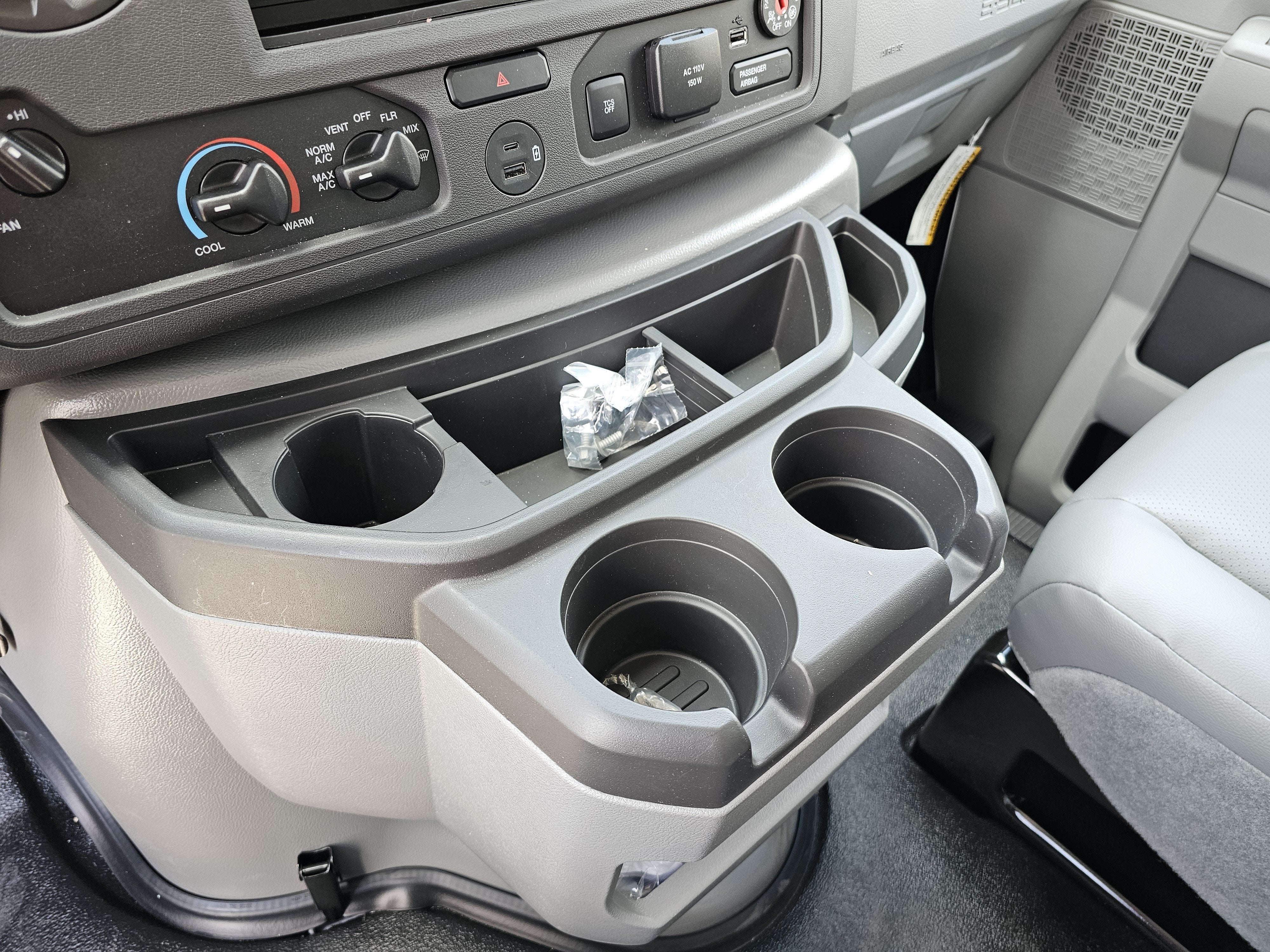 2027 Ford E-450 Standard