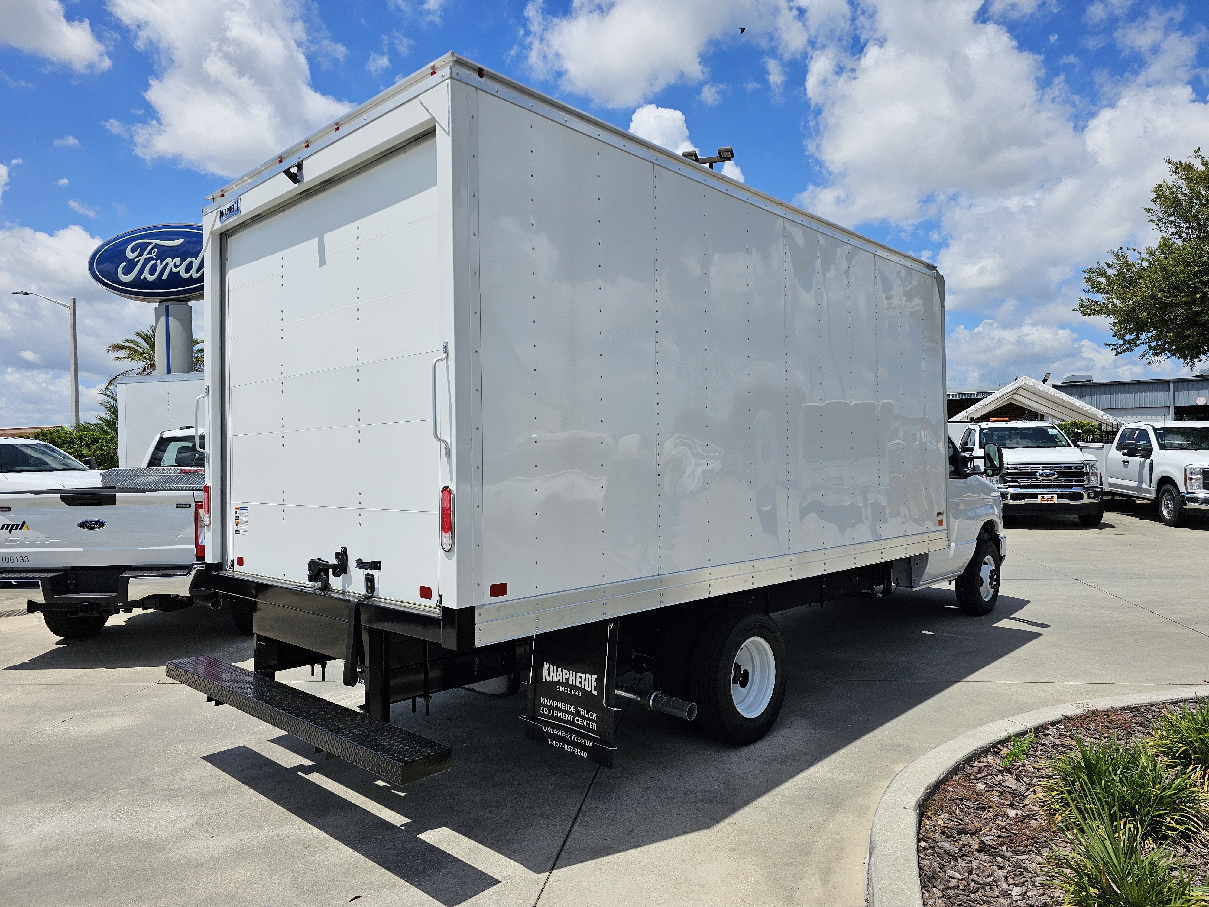 2027 Ford E-450 Standard