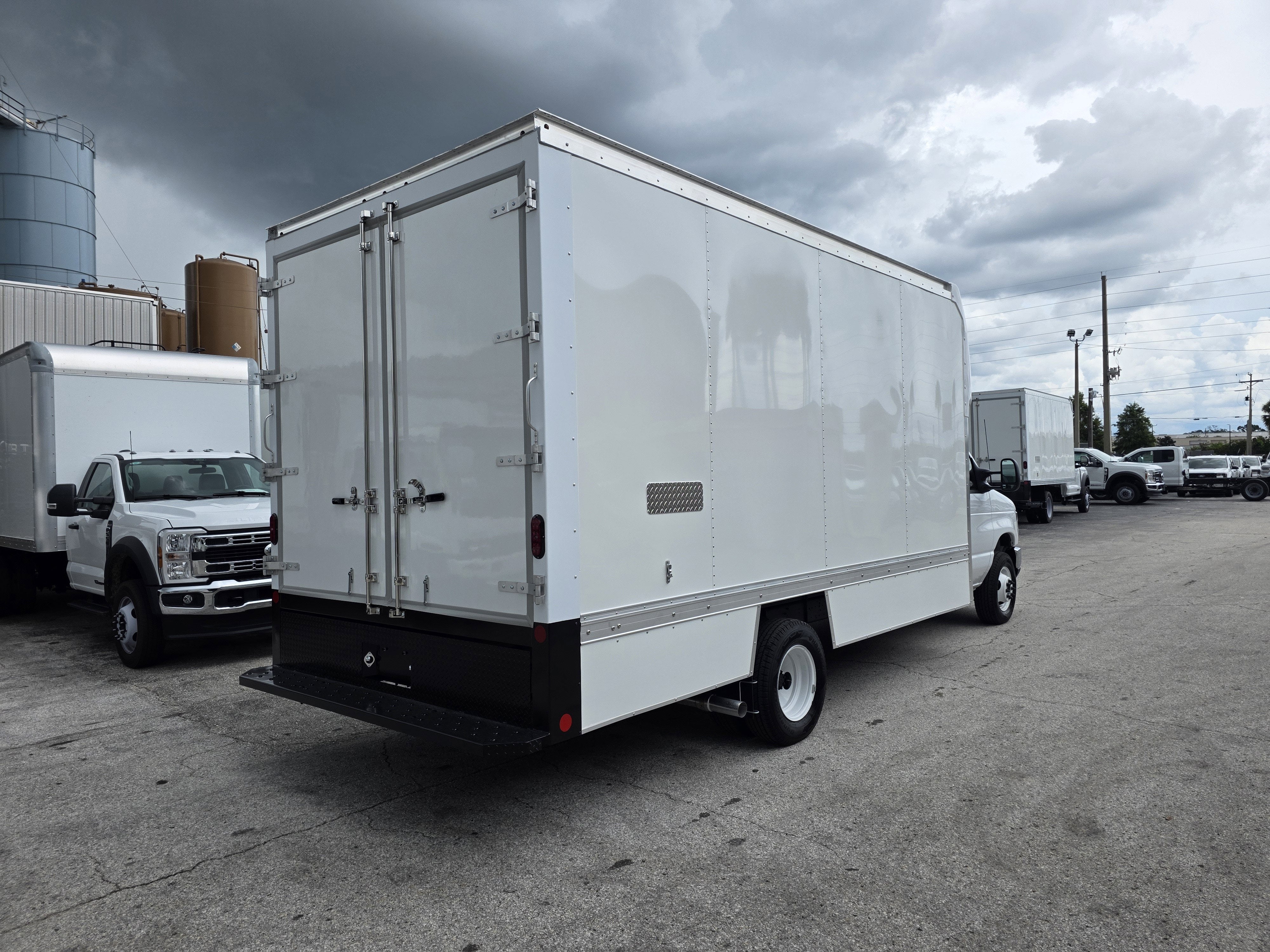 2026 Ford E-450 Standard