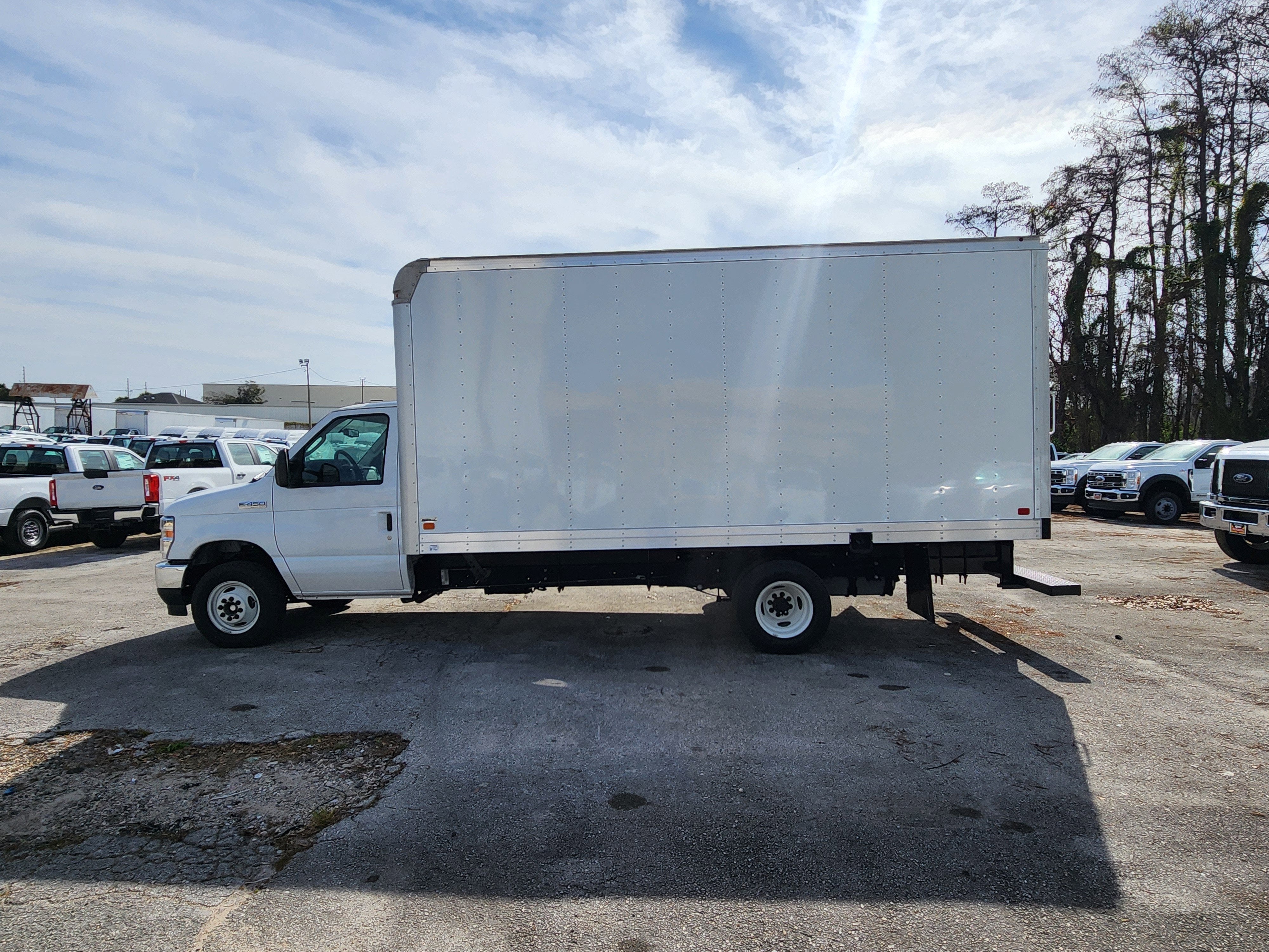 2026 Ford E-450 Standard