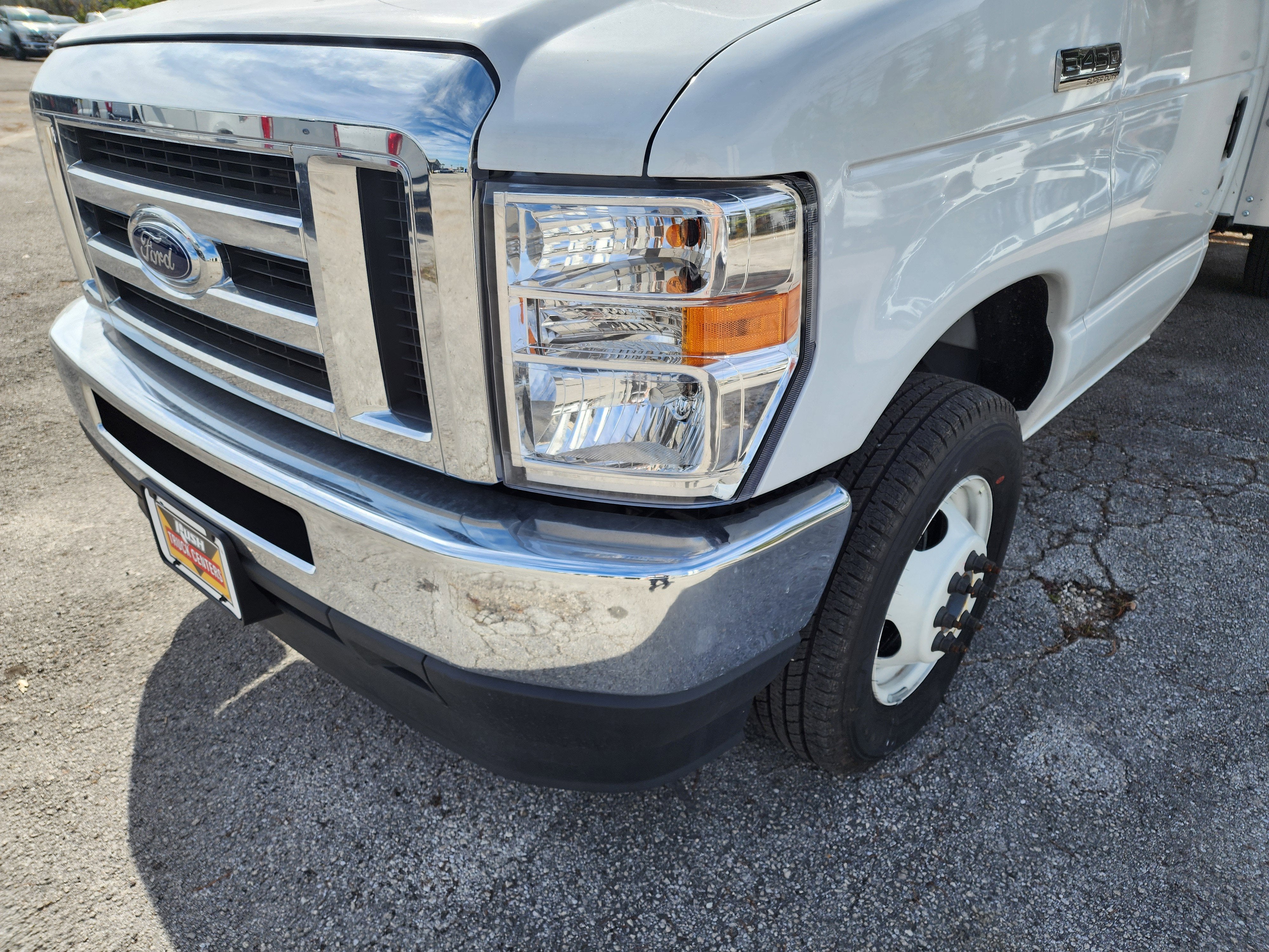 2026 Ford E-450 Standard