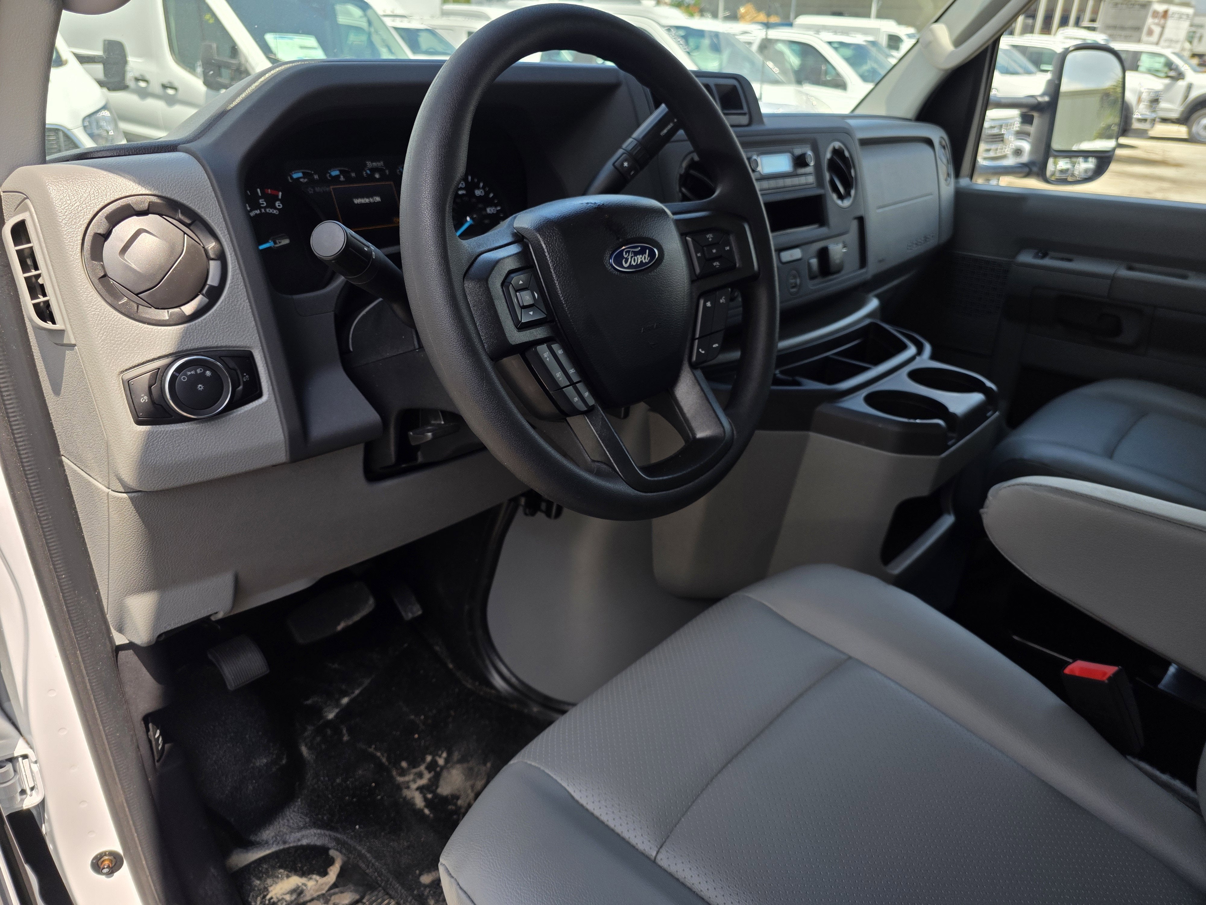 2027 Ford E-450 Standard