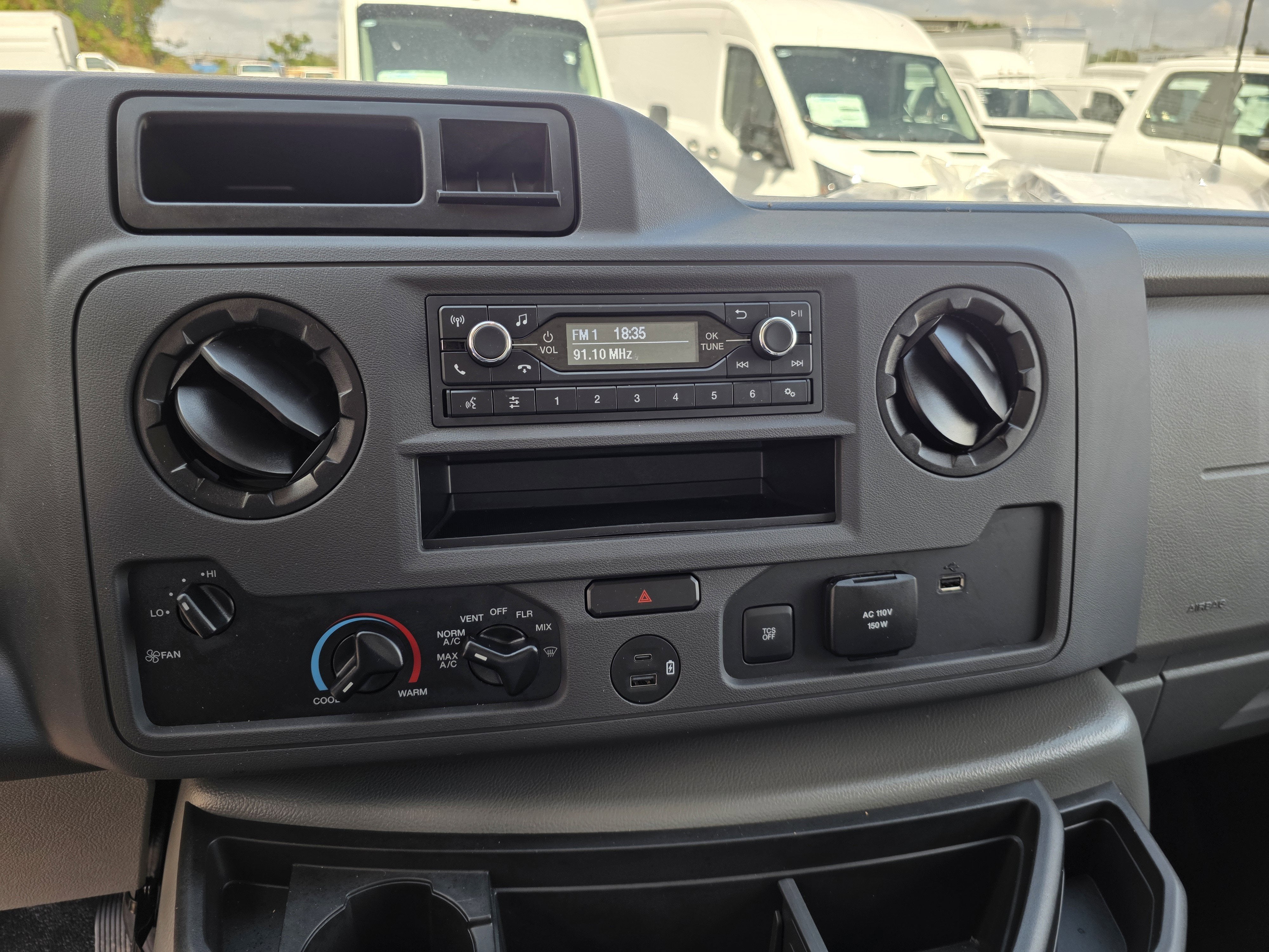 2027 Ford E-450 Standard