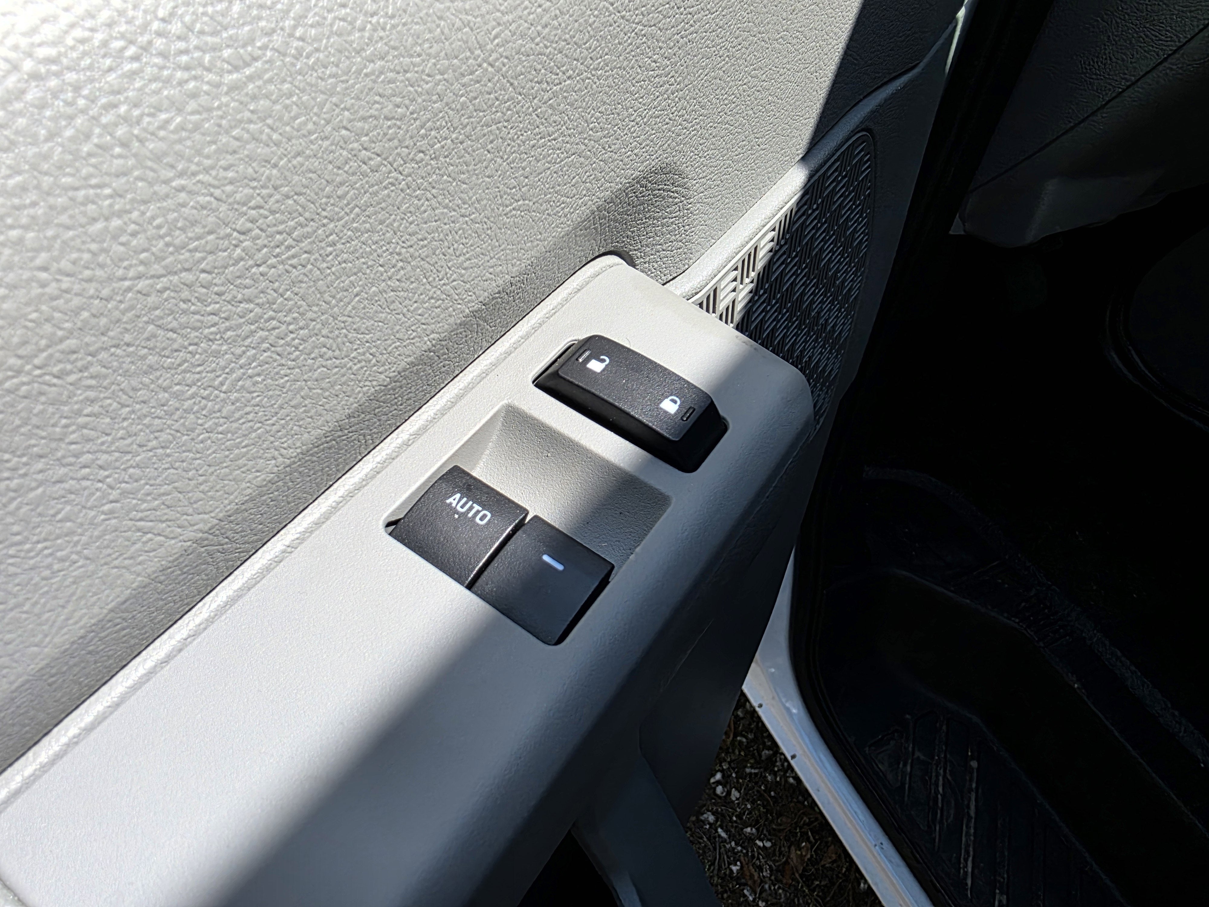 2027 Ford E-450 Standard