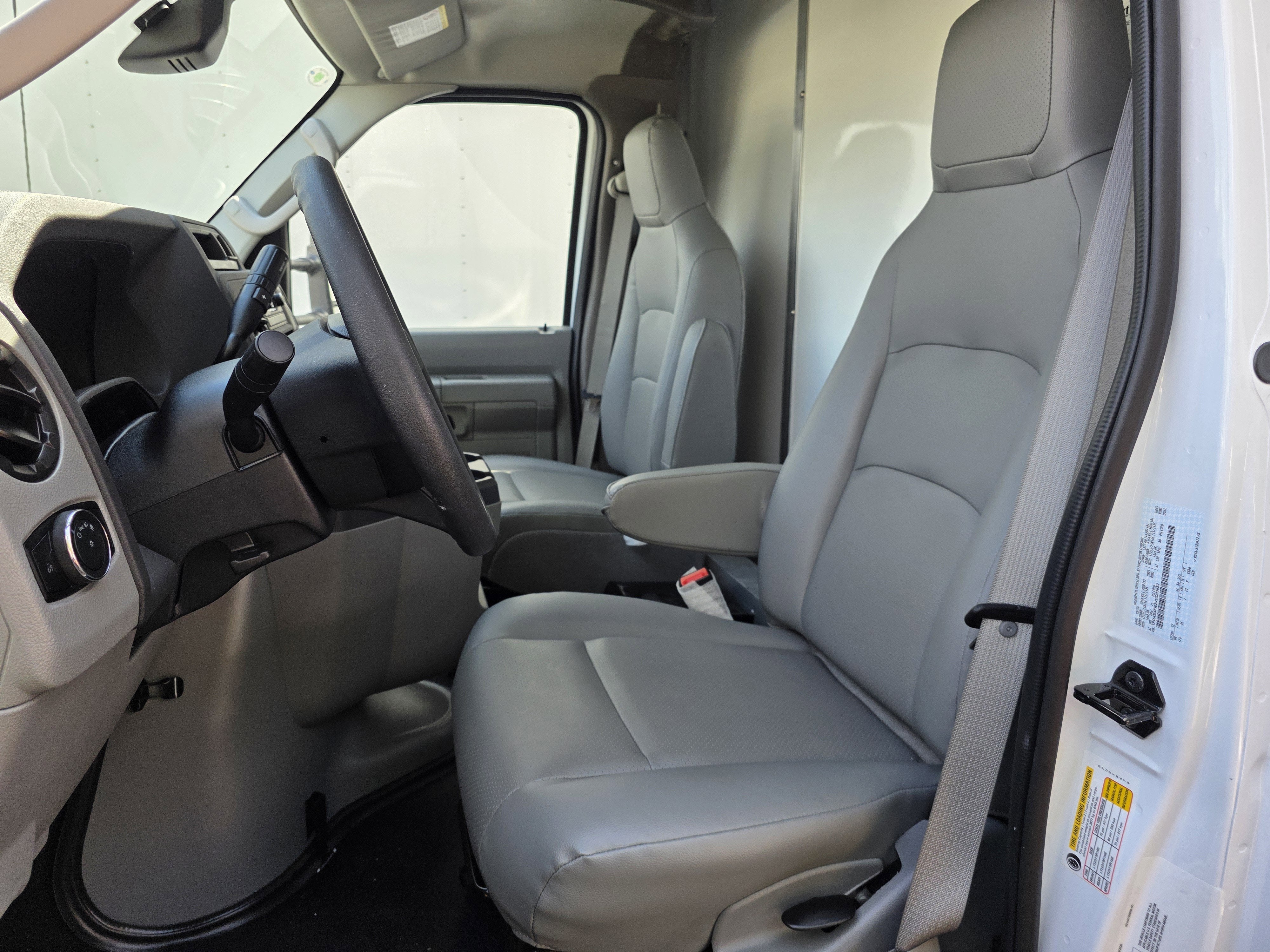 2027 Ford E-450 Standard