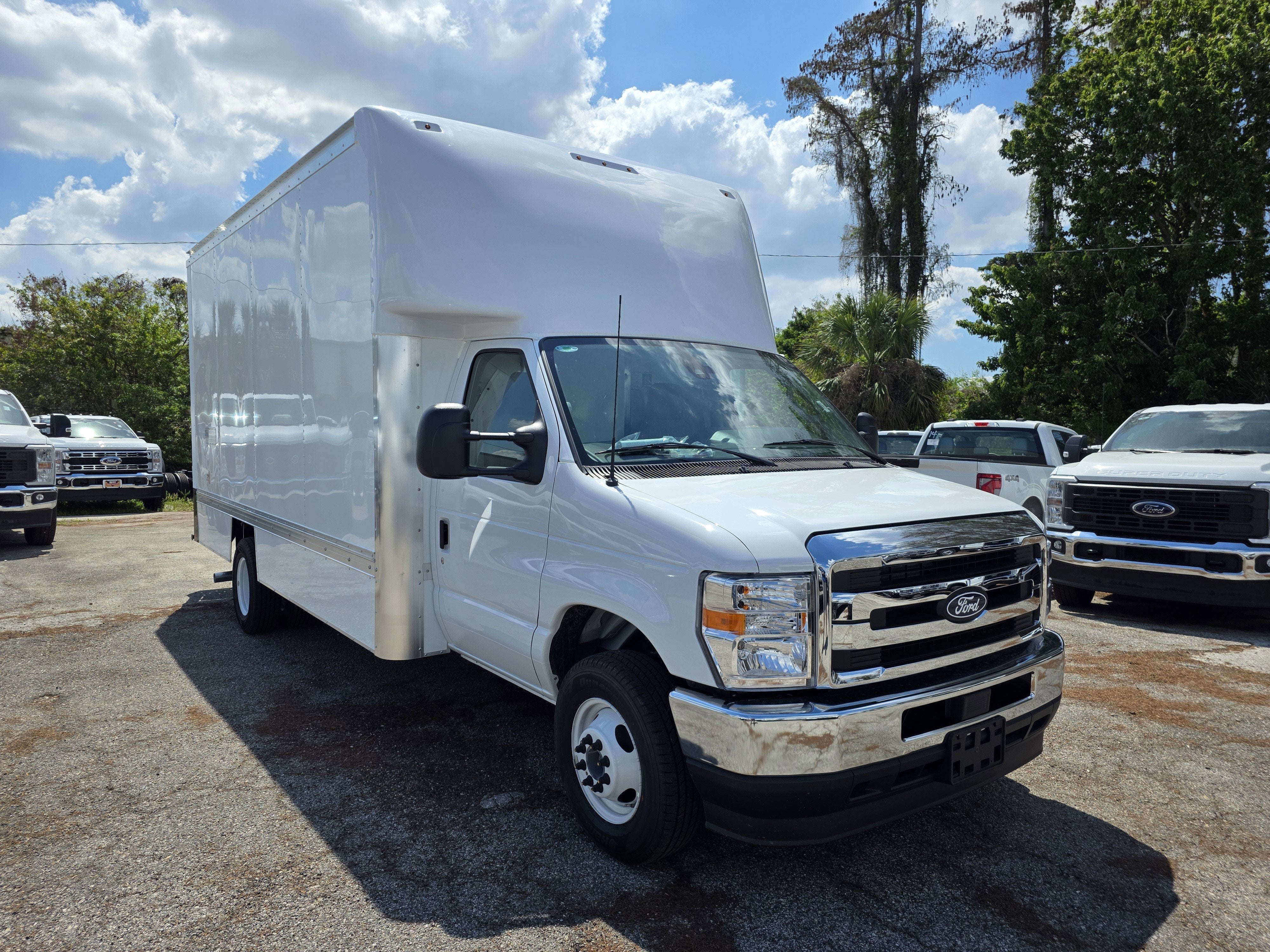 2027 Ford E-450 Standard