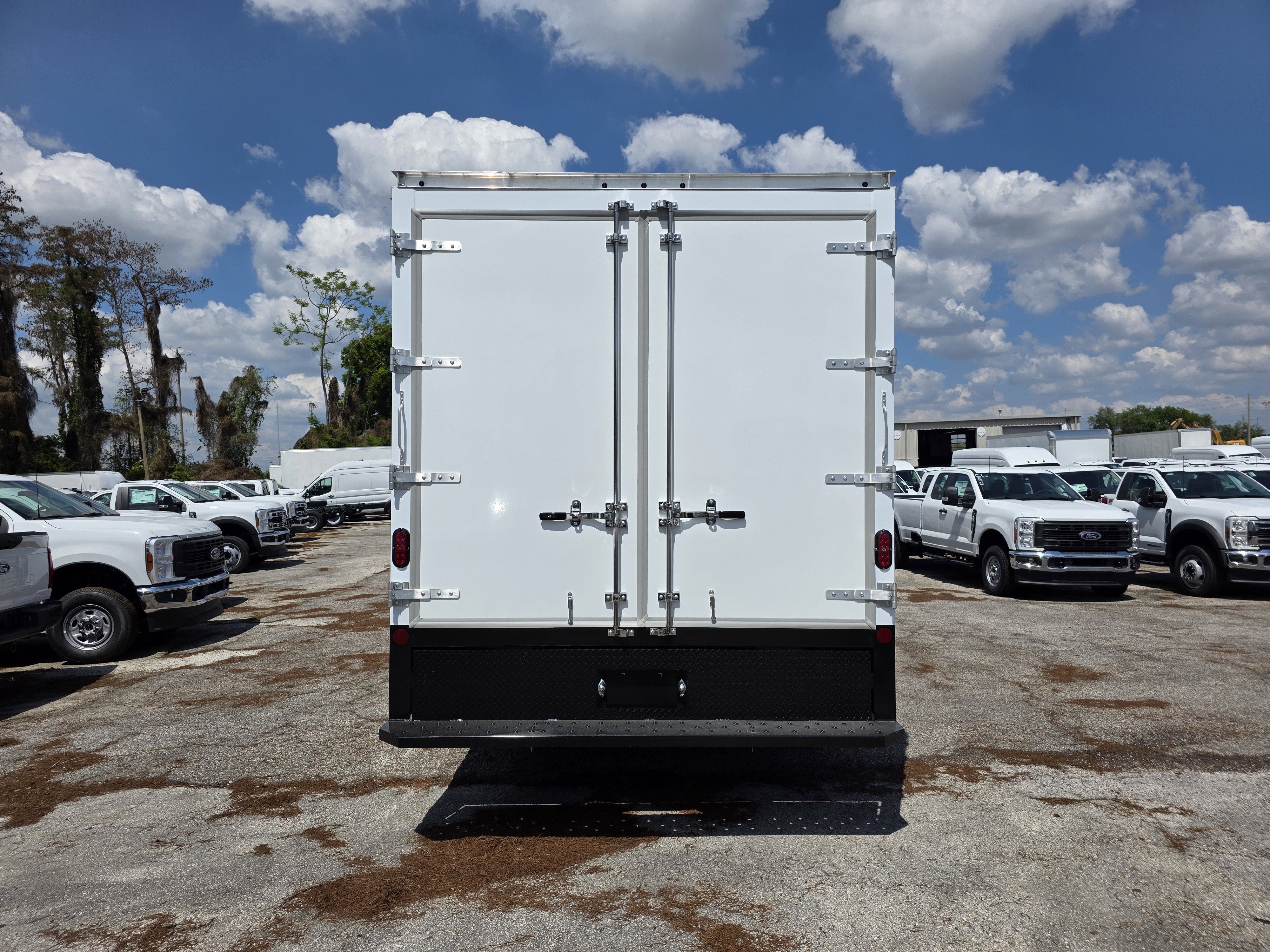 2027 Ford E-450 Standard